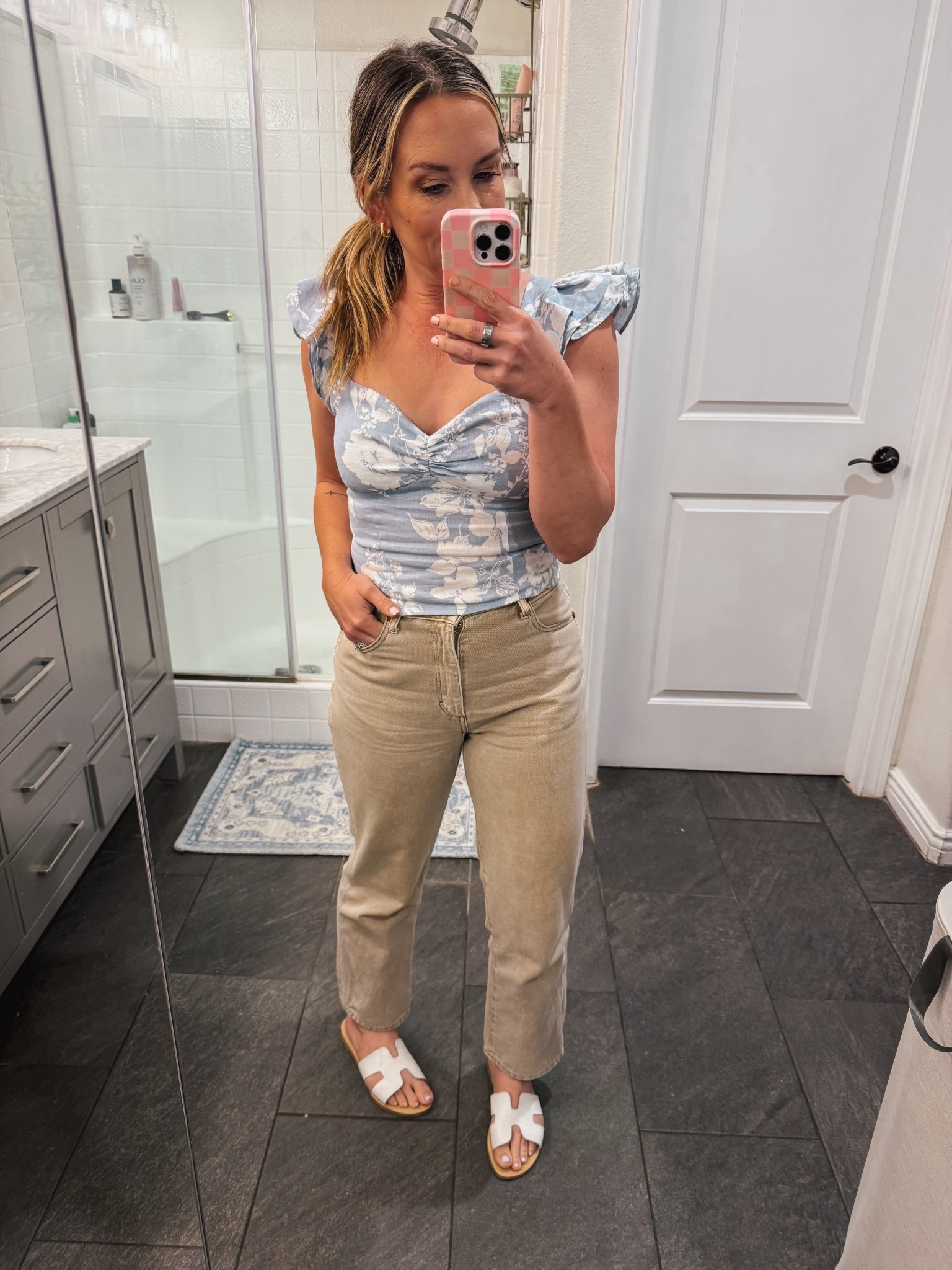 I love a good linen top in the warmer months an this one is no exceptionn