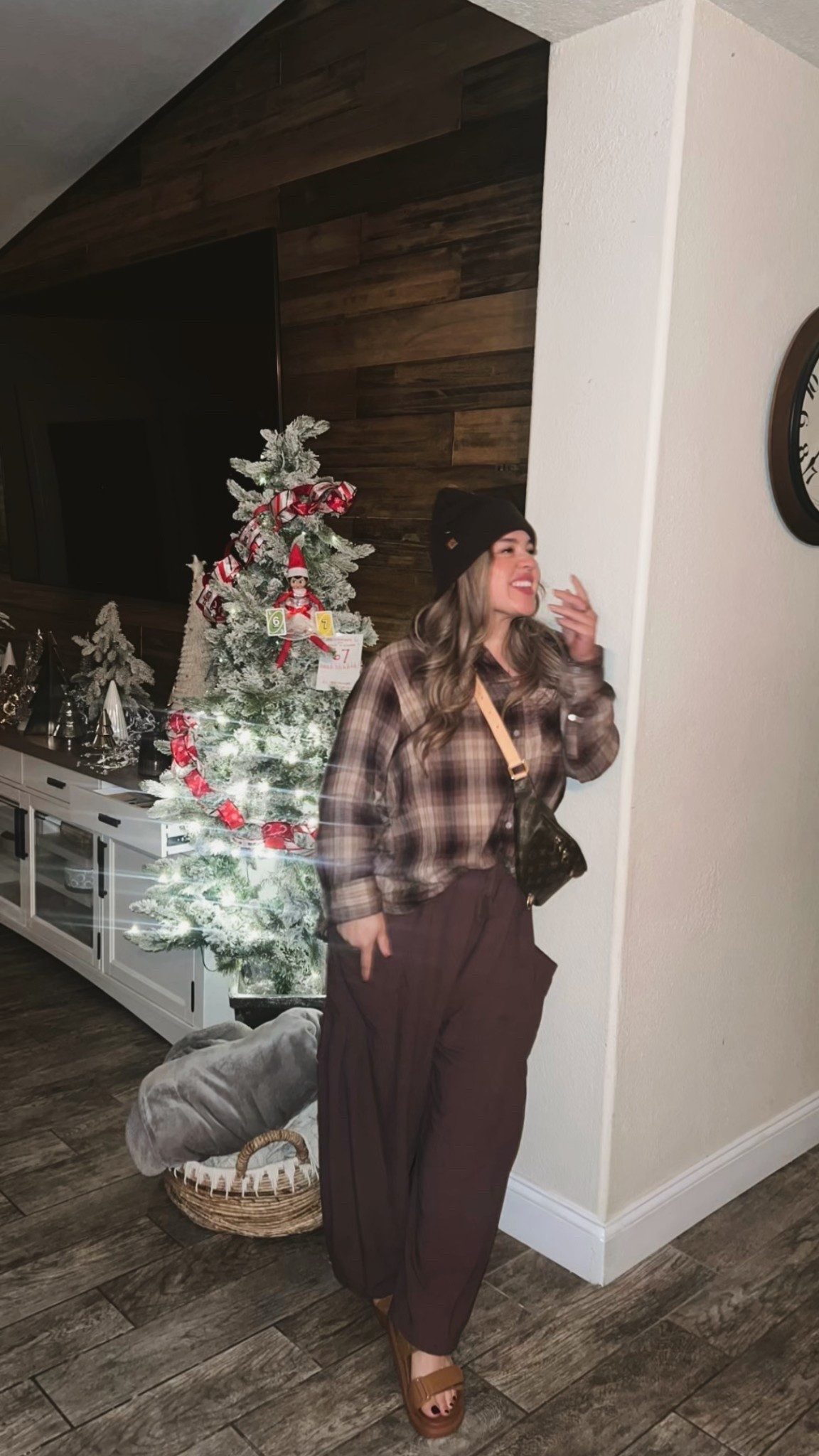 Momfit. Loveee these pants- stretchy waist, big pockets, size Small, Top size 14- runs small fits like an oversized Large. #amazonfits #walmartfinds

#LTKPetite #LTKMidsize #LTKootd