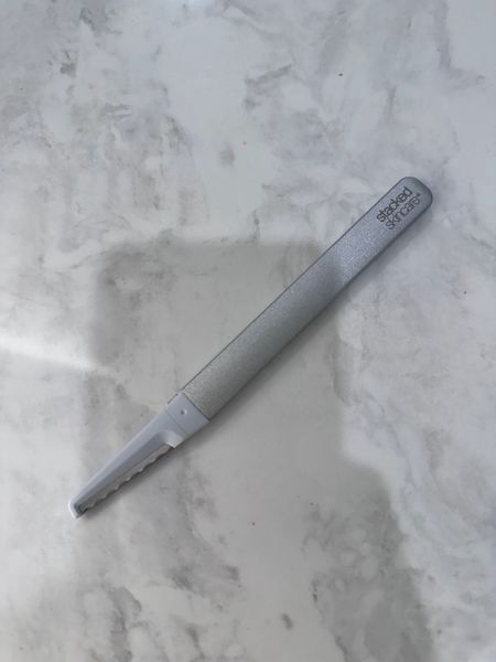 Love this dermaplaning tool from stacked skin care! It’s such good quality, and the razors are changeable, so whenever they get dull, you just pop a new one in!🩷🩷