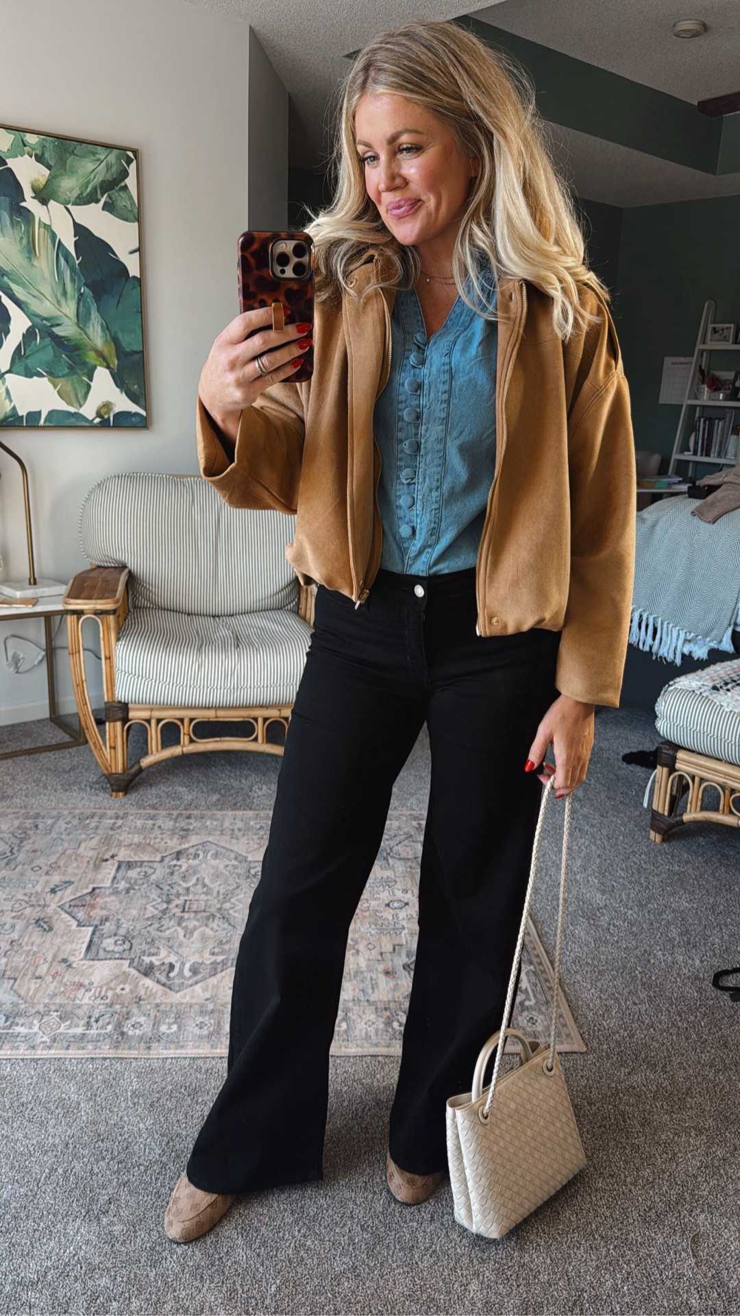 If your style goal is comfortable, current + put together without trying too hard… SAME. 🙋🏼‍♀️

This is exactly the kind of outfit I want to wear on repeat. Easy pieces, a little elevated, and nothing that feels like I’m trying to dress 25 again. 😂

#Over40Style #FashionOver40 #AffordableFashion #EverydayStyle #EasyOutfitIdeas