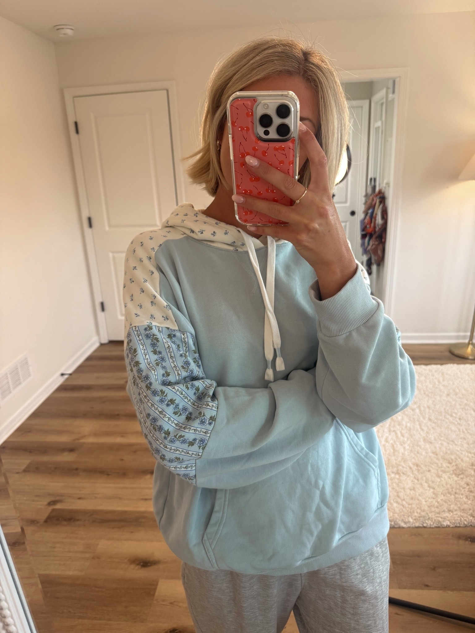 The cutest softest sweatshirt/ I have a medium