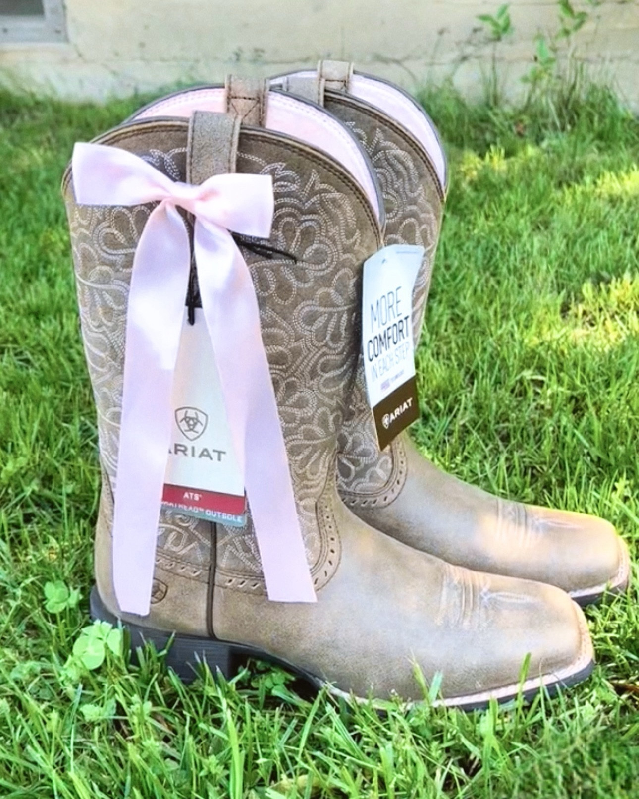 loving these Ariat boots 
•
•
•
Work wear, barn boots, cowgirl boots, farm wear, farm boots 

#LTKStyleTip #LTKShoeCrush #LTKWorkwear