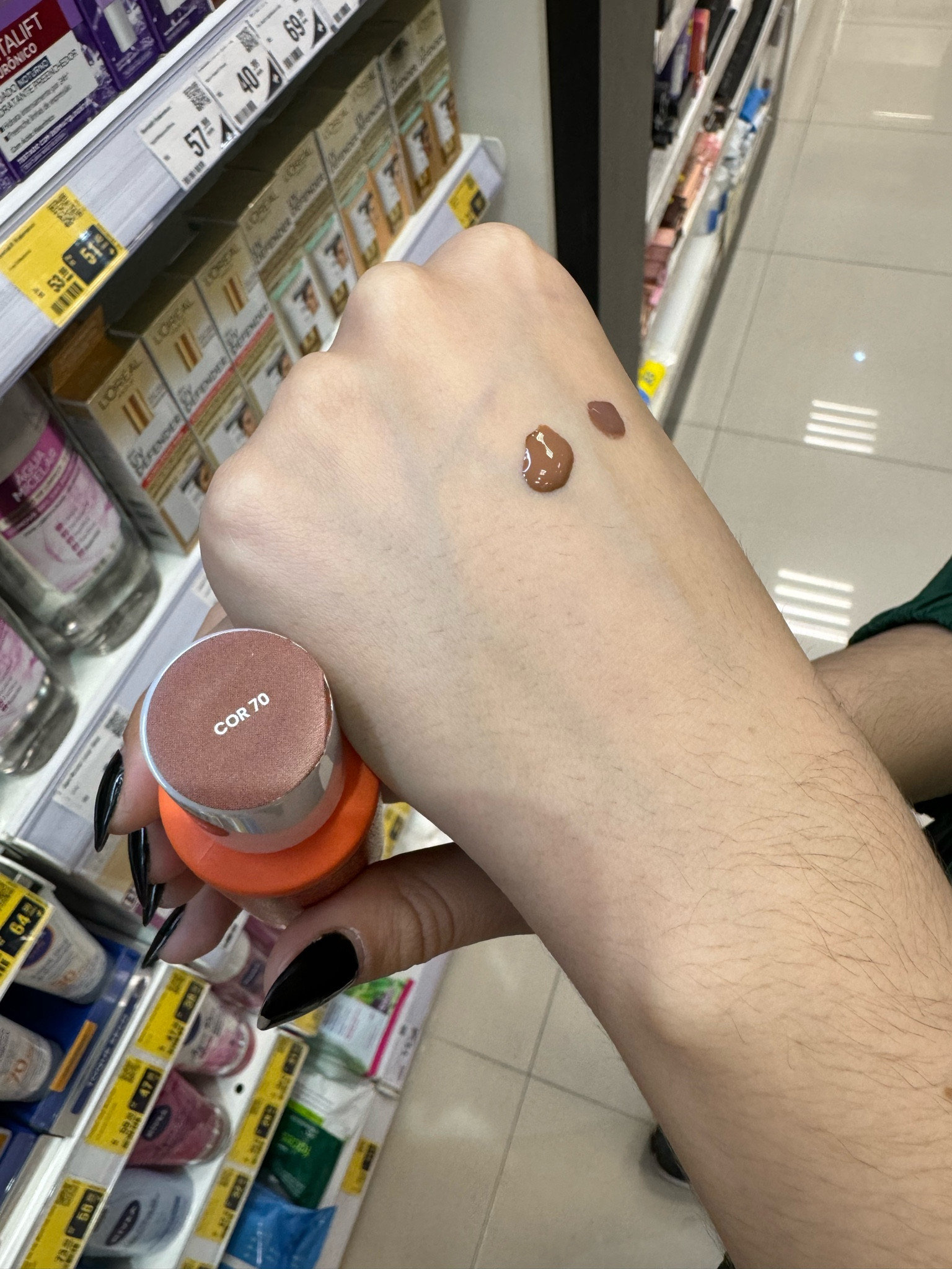 Sabia que a Sallve possui protetor solar facial FPS60 com cor? 
Com cobertura leve em 10 cores, toque seco e alta proteção UVA/UVB. uniformiza o tom da pele, é compatível com maquiagem, não esfarela, não escorre e não arde os olhos.
A da foto e a cor 70.

#LTKwinter #LTKbeauty #LTKbrasil