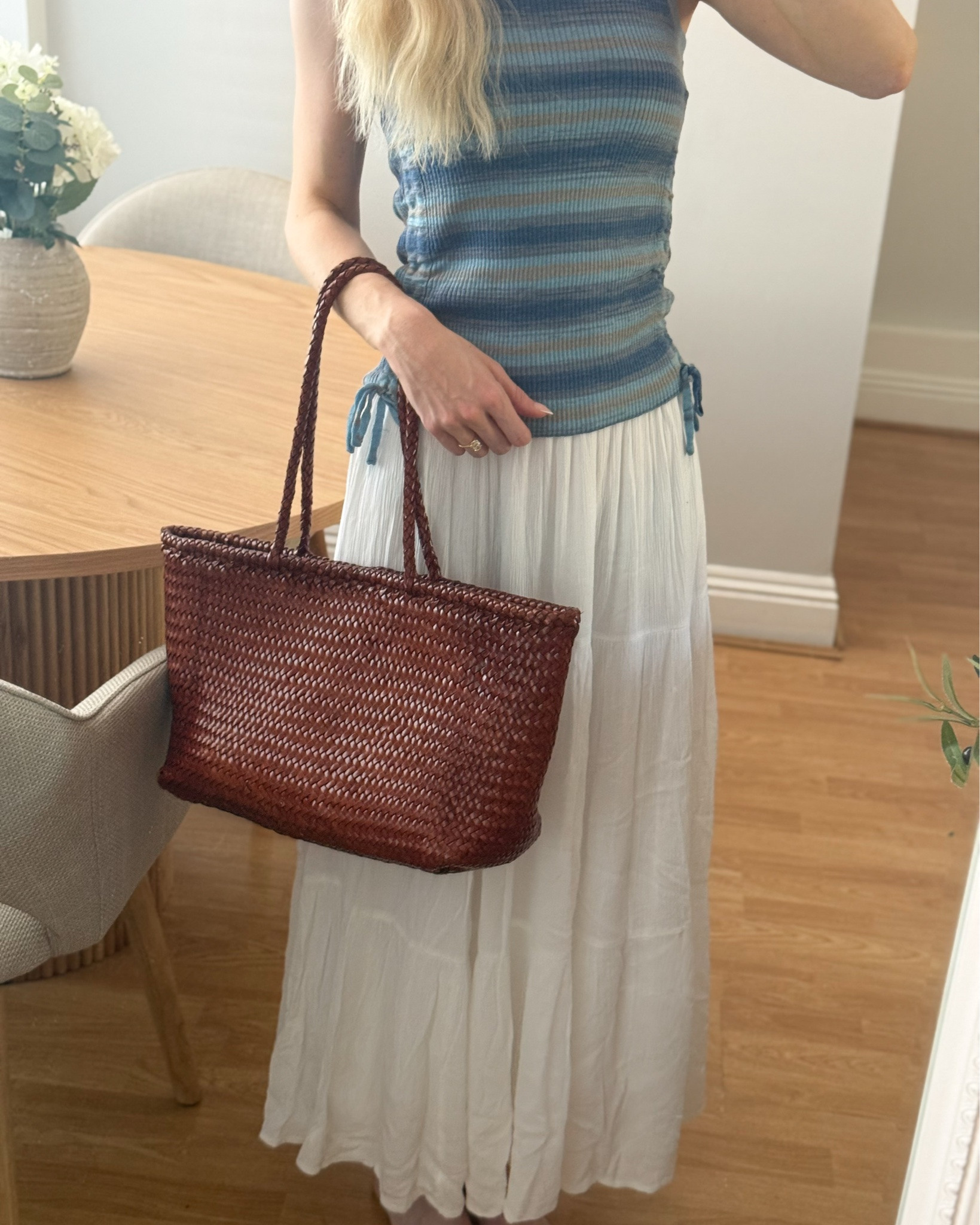 OOTD 💙 

Full loook is @Pull & Bear 🫶 white skirt, blue knit top, summer style, heatwave

#LTKsummer