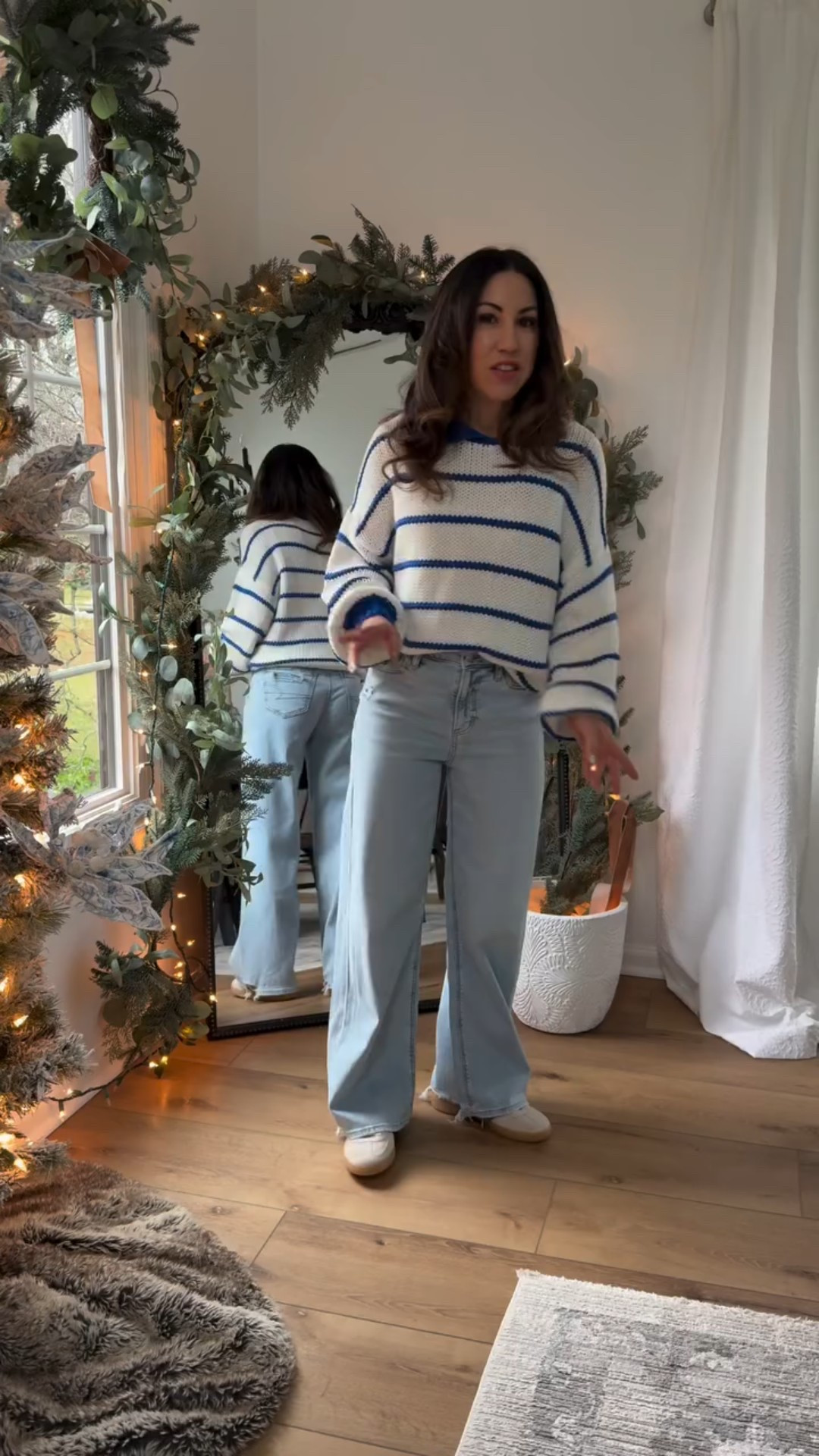 Baggy jeans 0 short. Sweater small.

#LTKSaleAlert #LTKPetite #LTKFindsUnder50