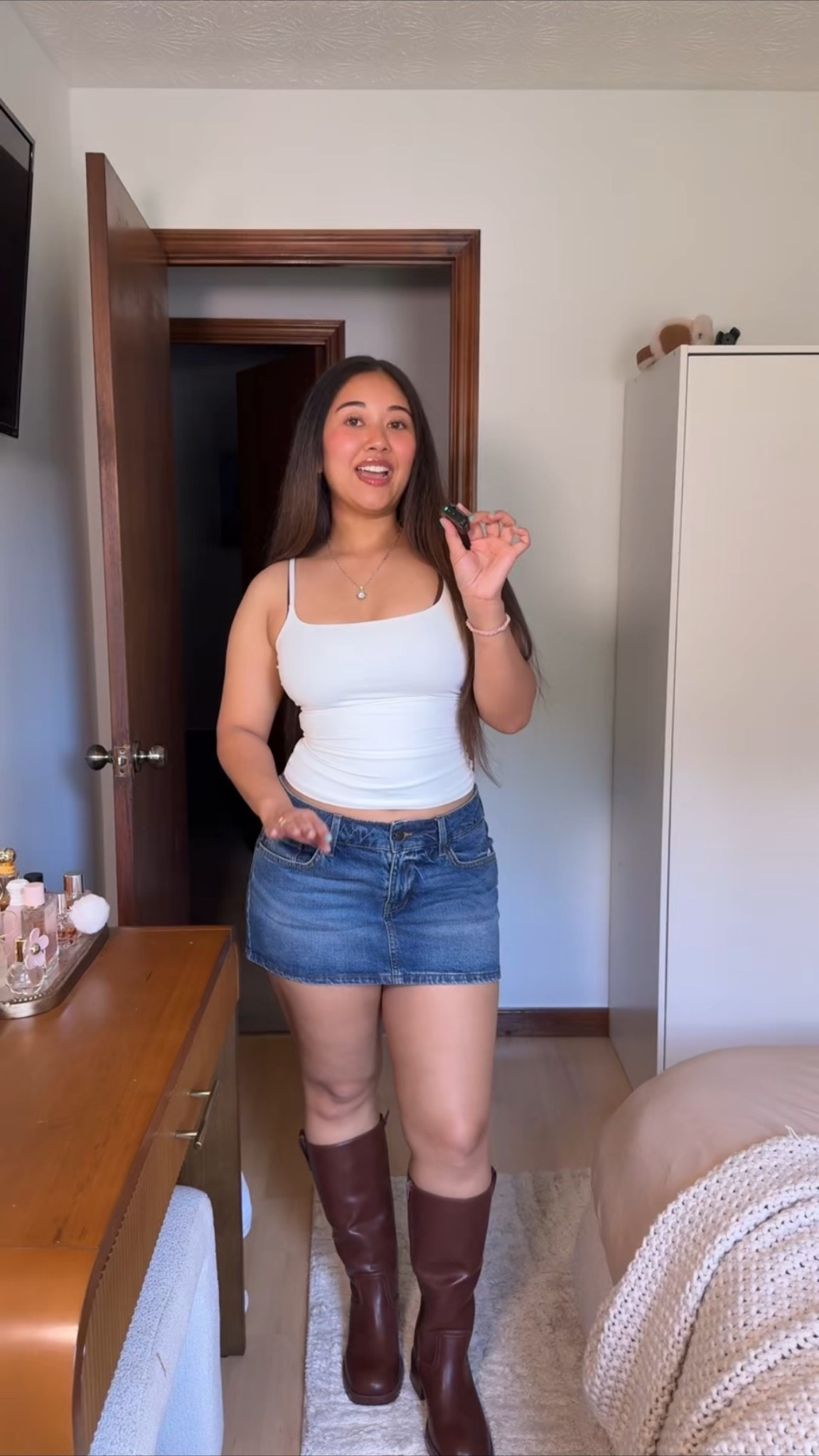 Wearing size 8 bottoms
Size 7 1/2 boots