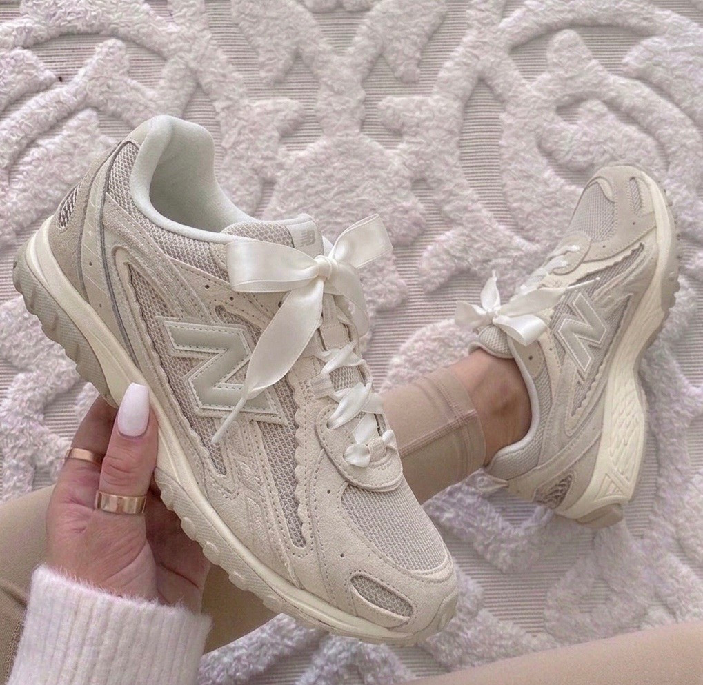 these are giving the perfect mix of sporty and elevated, and the neutral sea salt color goes with literally everything. 🤍 they run true to size and are the kind of sneakers you’ll reach for whether you’re heading to the parks, traveling, or running errands.