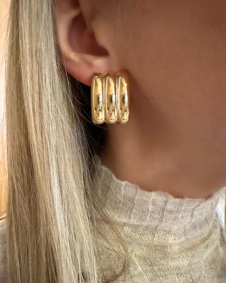 The most perfect every day, chunky gold hoop earrings 🙌🏼 these will never go out of style! Additional options at every price point

Fine Jewelry 
Hoops 
Yellow gold 
Huggies 
Everyday Jewelry 
Luxury
Designer