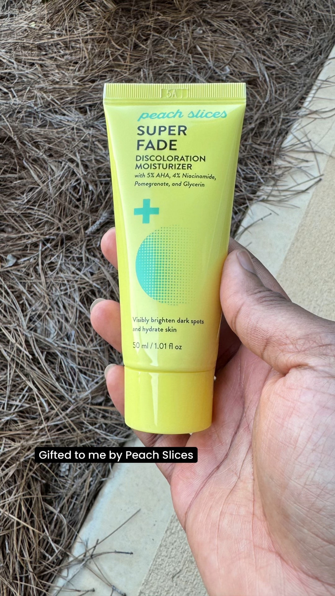 Tried this Peach Slices discoloration moisturizer for 20+ days after it was gifted to me. I saw pretty good results and can see myself continuing to use it.
#darkspots #oilyskin #skincare #LTKskin #cybermonday

#LTKBeauty