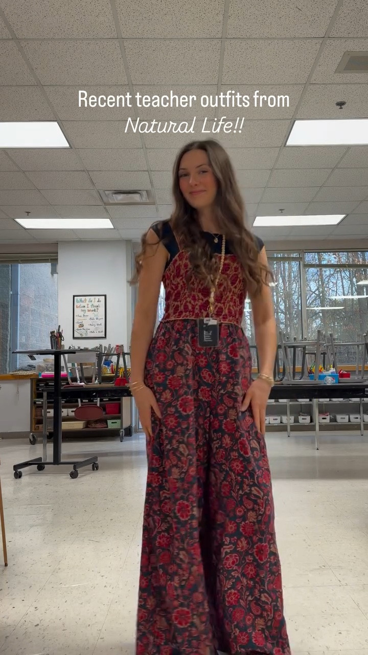 @naturallife has the best art teacher outfits🌸🎨 I was also so happy it warmed up to 70 degrees this week, and I could start wearing some spring clothes!! 
•
•
•
#art #artteacher #naturallife #springoutfit #teacherfit