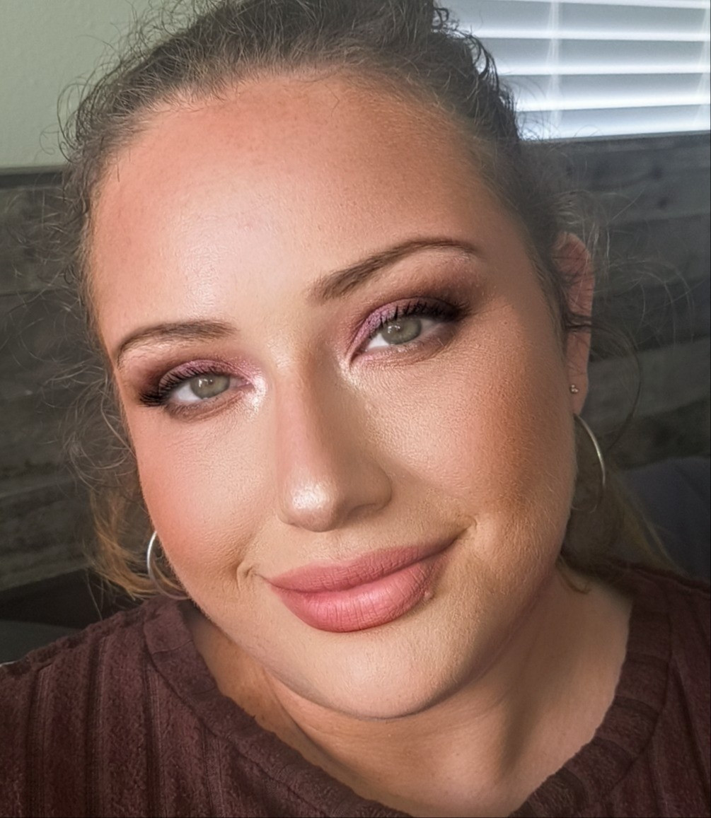 It’s the eyeshadow! 🎄🎅❤️💚

#LTKHoliday #LTKGiftGuide #LTKBeauty