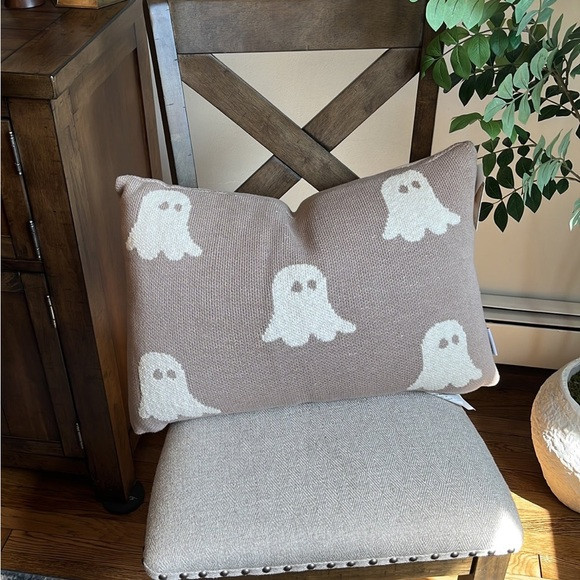 Halloween Knit Beige Neutral Ghost Pillow {NEW 2023} | Poshmark