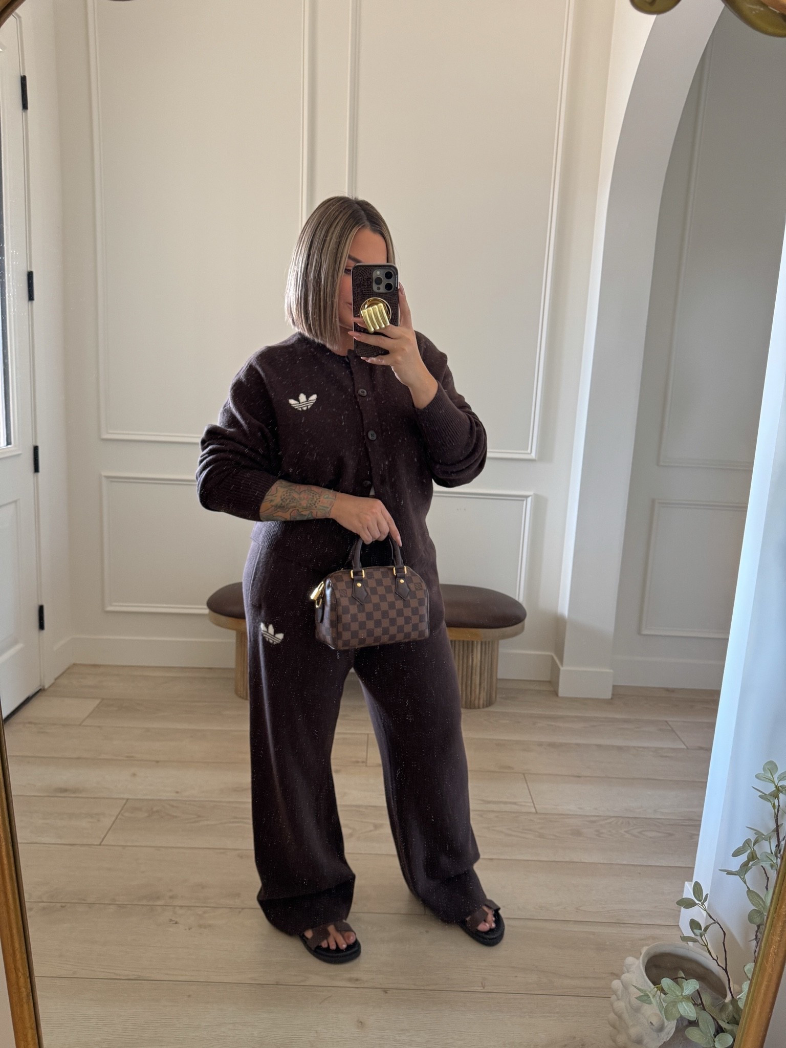 Loveee this set. I mainly wanted the cardigan cuz I know I will style this so much this fall/ winter but had to grab the pants too because I love a good set. Mix and match these pieces with other stuff in your closet. 

Cardigan  L 
Pants XL they are nice a long. I’m 5’5 and they are plenty long on me with a chunky sneaker I would say size up in the pants for a relaxed fit. 

Grab it now because their stuff sells out extreamly fast ! 

#adidas