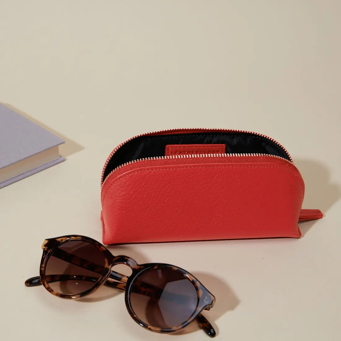 Zip Sunglass Case | Full grain leather Black Onyx | Leatherology