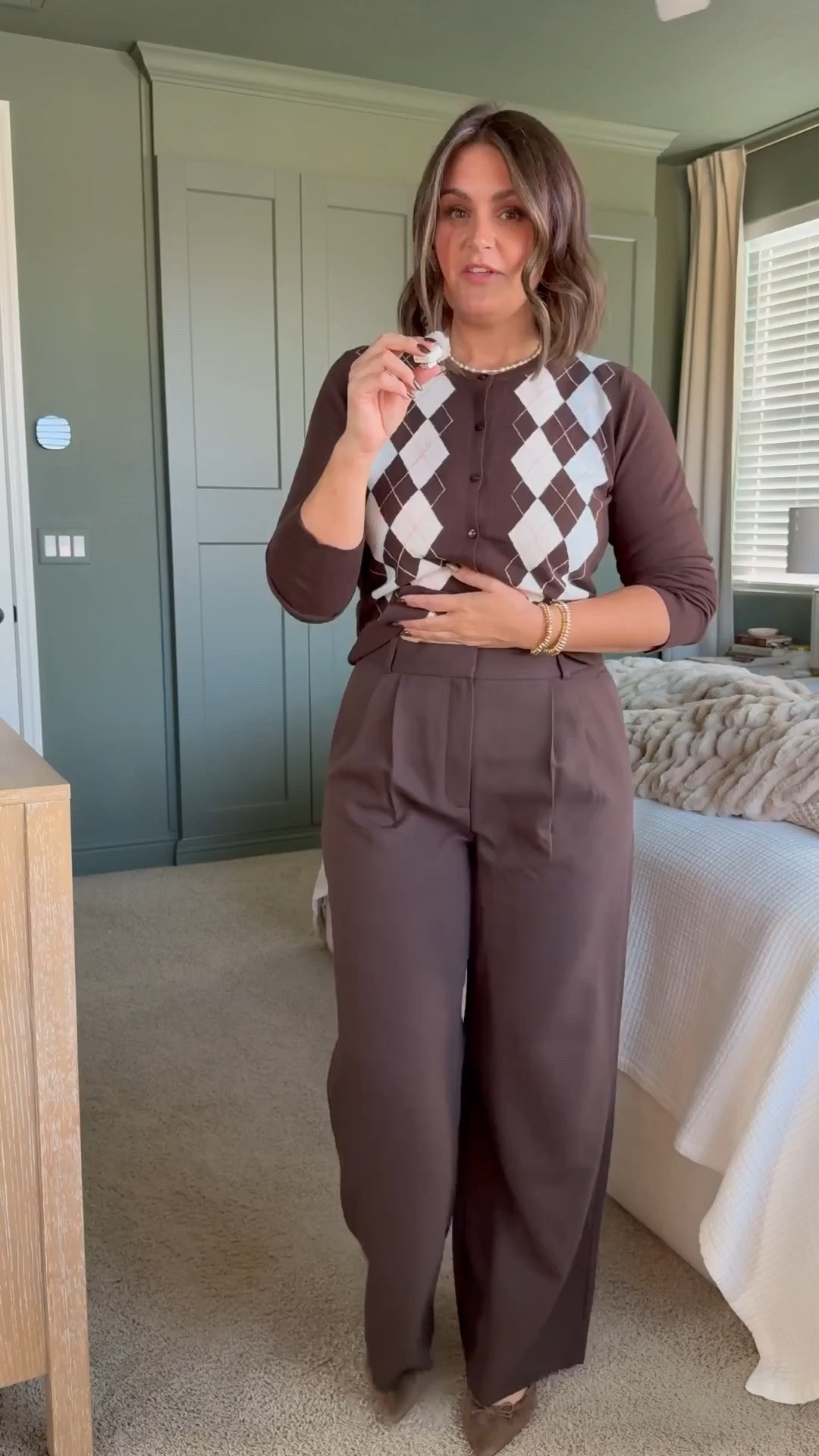 Abercrombie Women’s Sale: Up to 40% off almost everything ends 10/12!

Favorite trousers 
Wearing a 32R (sized up 1) in classic fit - if you have larger hips and thighs, you may want curve love
Argyle sweater, large
Black lace top, large
Brown sweater, large