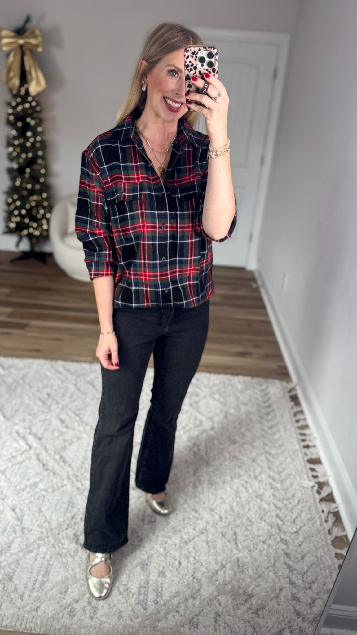 Daily try on, Walmart outfit, Walmart fashion, Walmart try on, plaid flannel, black jeans 

#LTKFindsUnder50 #LTKHoliday #LTKootd
