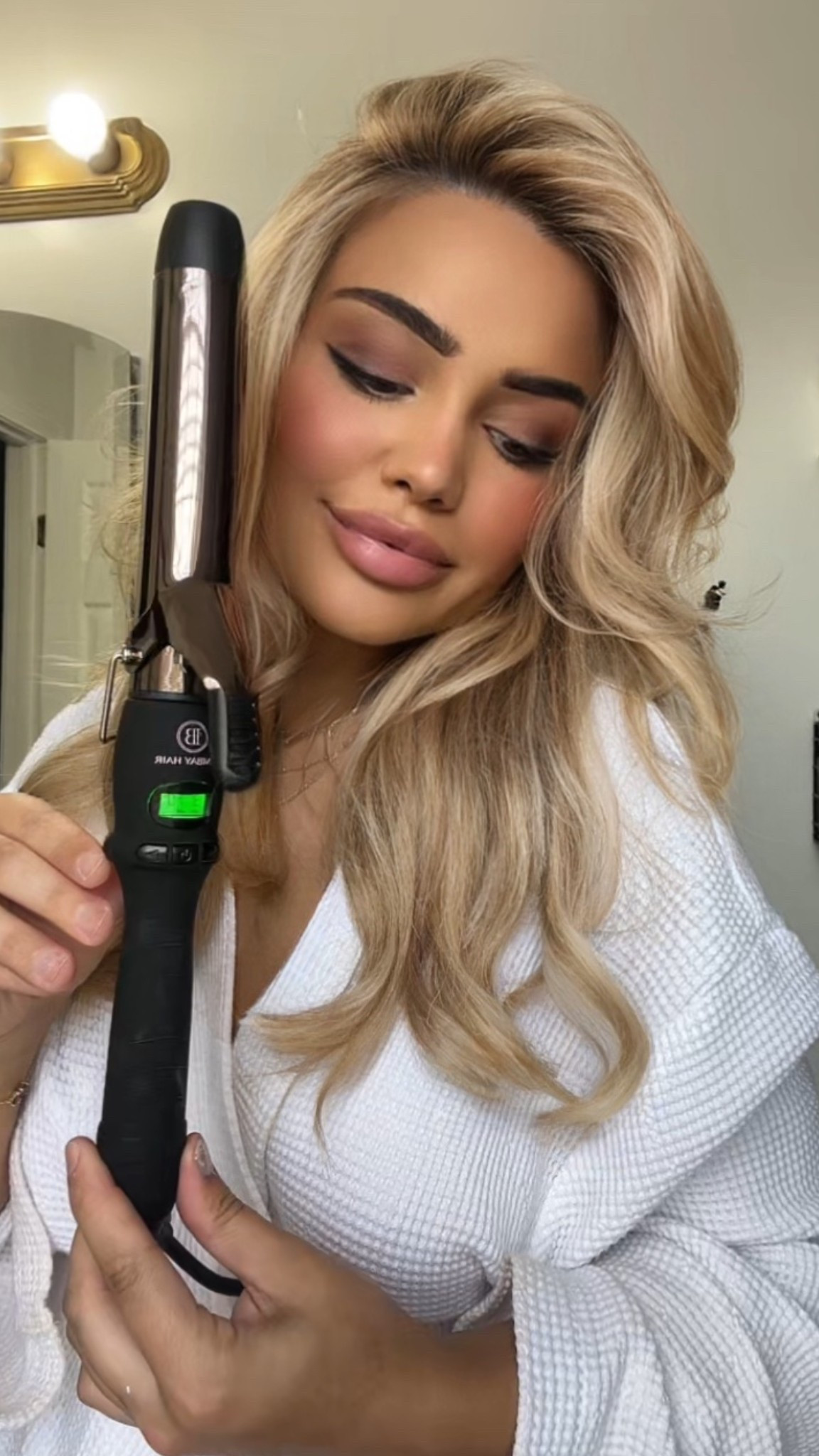 If your curling iron isn’t giving this, it’s time to upgrade. Shop the summer sale for 65%off!  👀 #HairGoals
@bombayhair #ad 

Comment SHOP below to receive a DM with the link to this post on my LTK ⬇ https://liketk.it/5kgnj