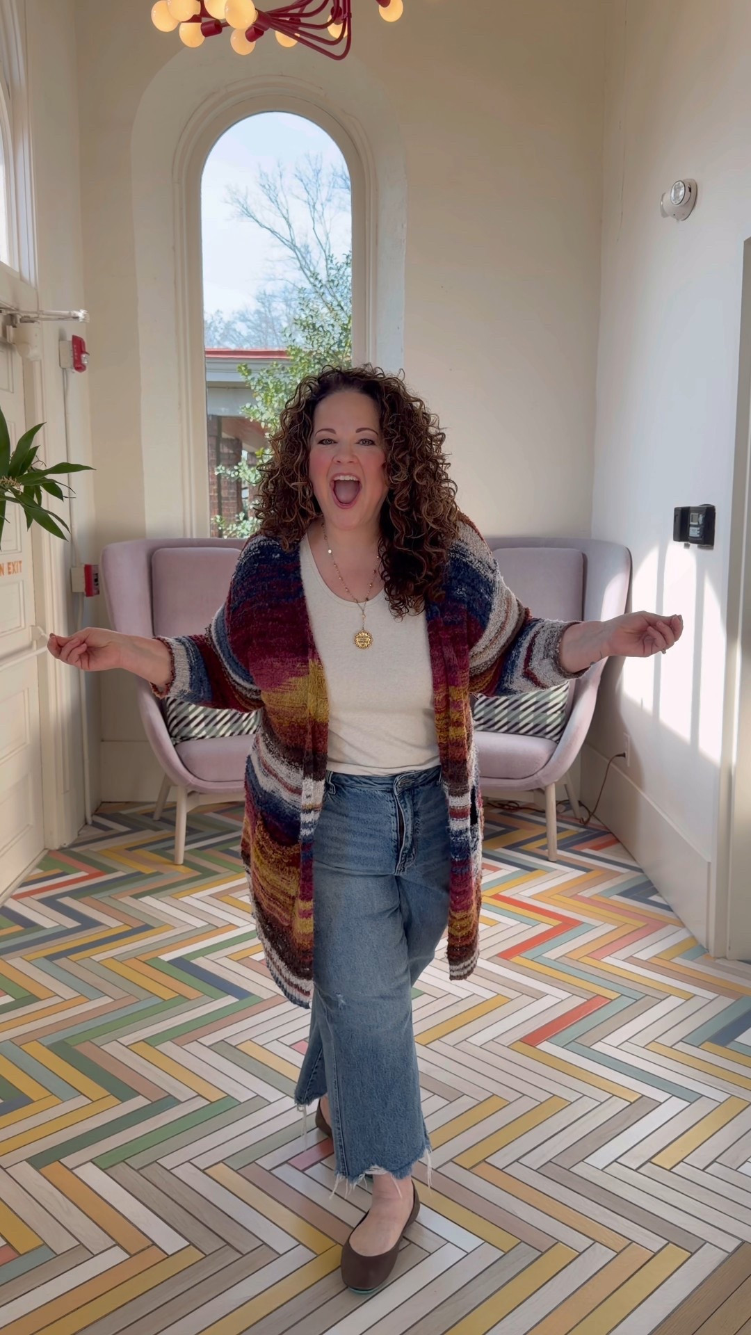 Painted skies, but make it cozy. ✨
Wearing the Painted Skies Bouclé Cardigan by Soft Surroundings and I’m completely smitten. The sunset-inspired colors, the soft textured knit, the easy open-front fit… it’s the kind of piece that makes everyday layering feel special.

It falls so beautifully and those patch pockets? A dream. Comfortable, effortless, and quietly stunning.

#SoftSurroundings #FallLayers #CozyStyle #EverydayChic #StyleOver40

@soft_surroundings @tieks 