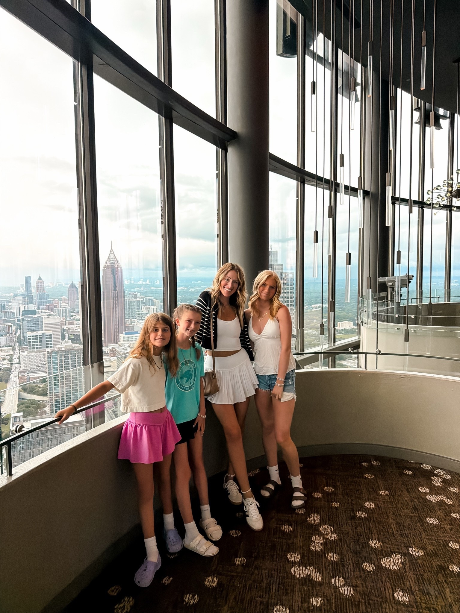 Outfit ideas for teens and tween girls
Back to school style and travel day outfits