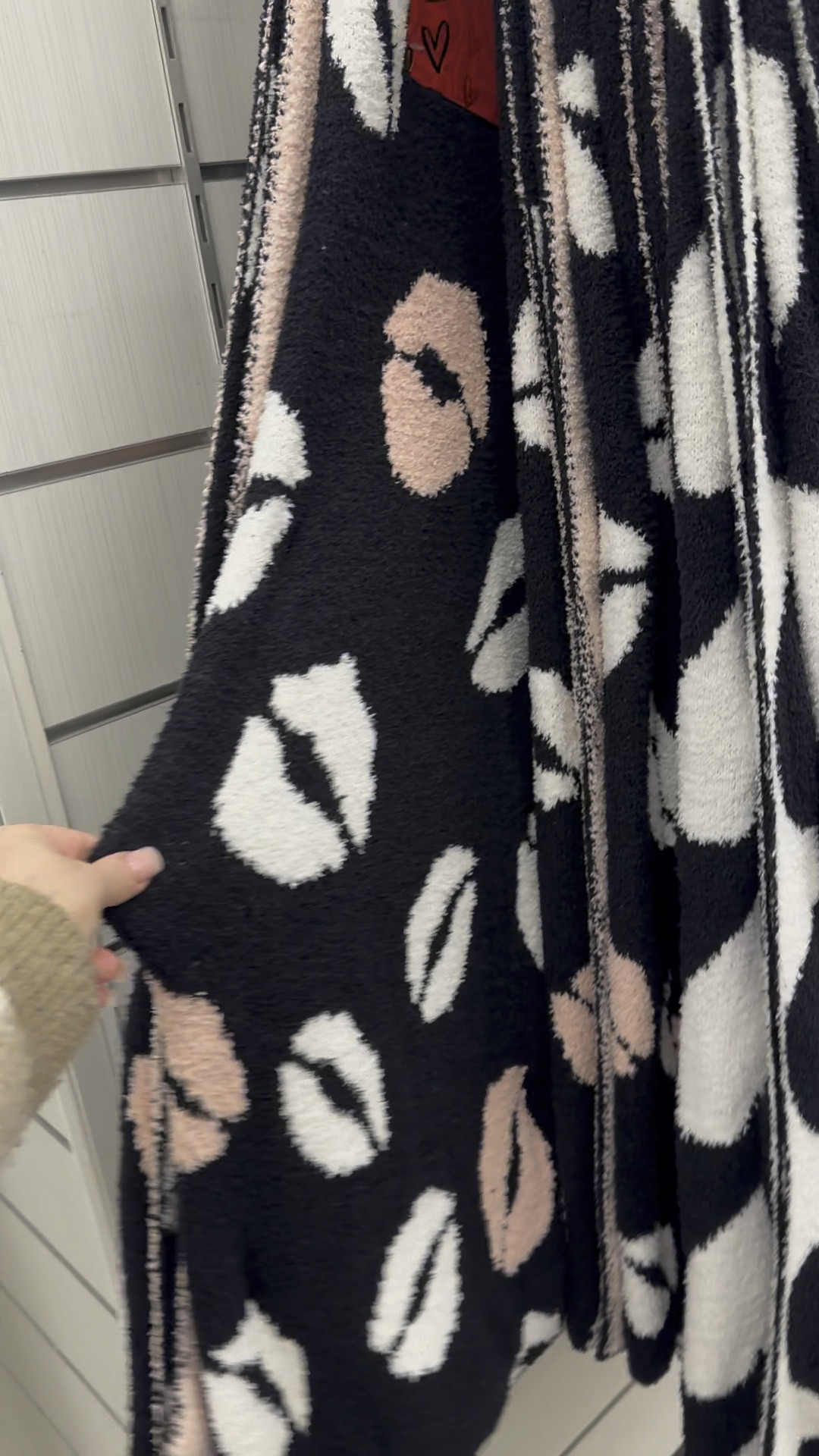 Super soft, neutral Valentine’s Day blankets (feels like Barefoot Dreams) under $30 

#LTKSeasonal #LTKfindsunder50 #LTKhome