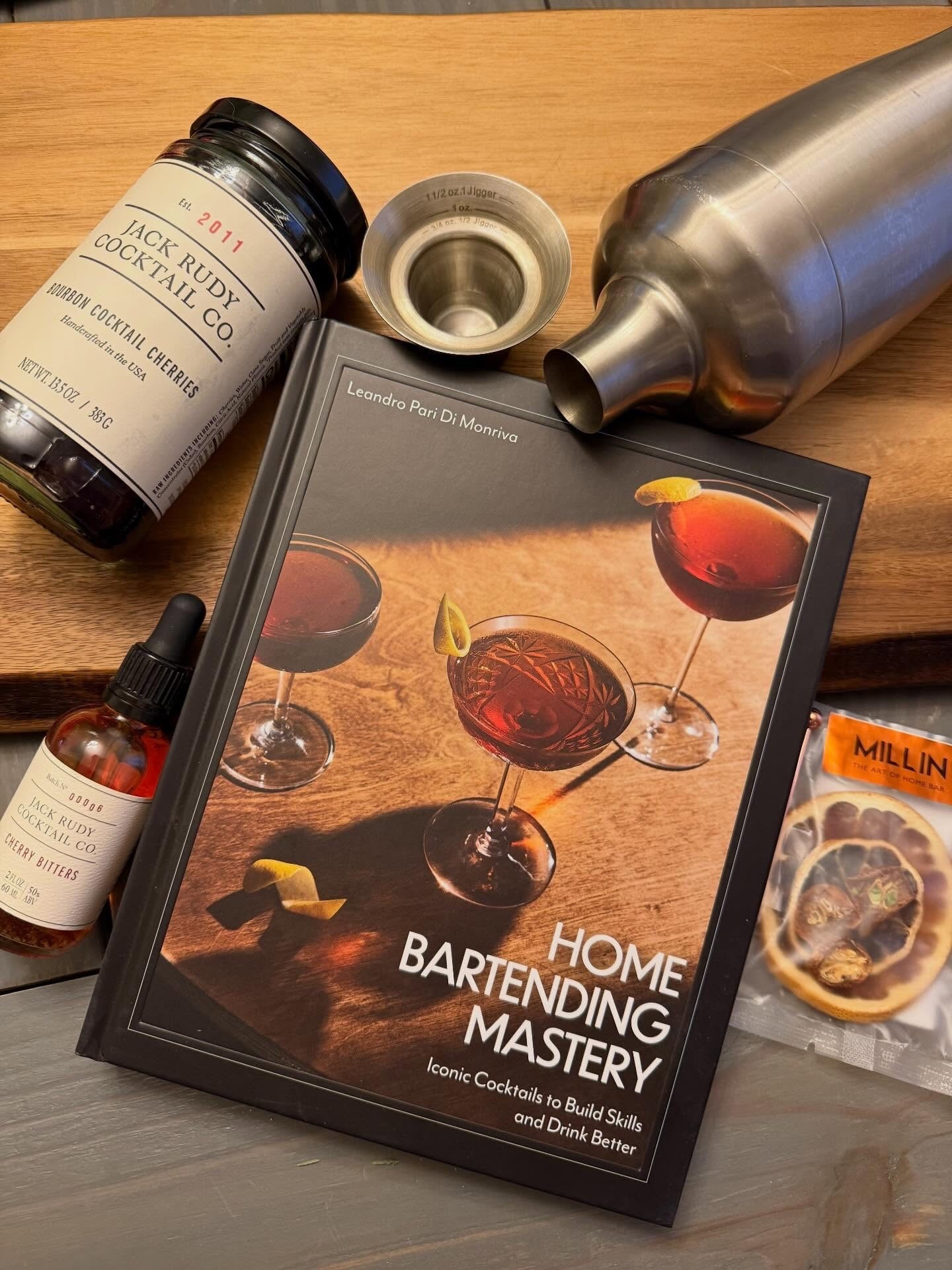 ✨ Book Spotlight ✨
Home Bartending Mastery 
📚By: Leandro Pari Di Monriva 

Learn to think like a bartender—not just follow recipes. This guide covers home bar essentials, the six cornerstone cocktails (from the Martini to the Negroni), modern riffs, and original creations, all paired with the stories behind today’s modern classics.

If your personality were a cocktail, what would it be?

#BookSpotlight #HomeBartending #CocktailCulture #MixologyBook 

Thanks @hachetteus for the #gifted copy.