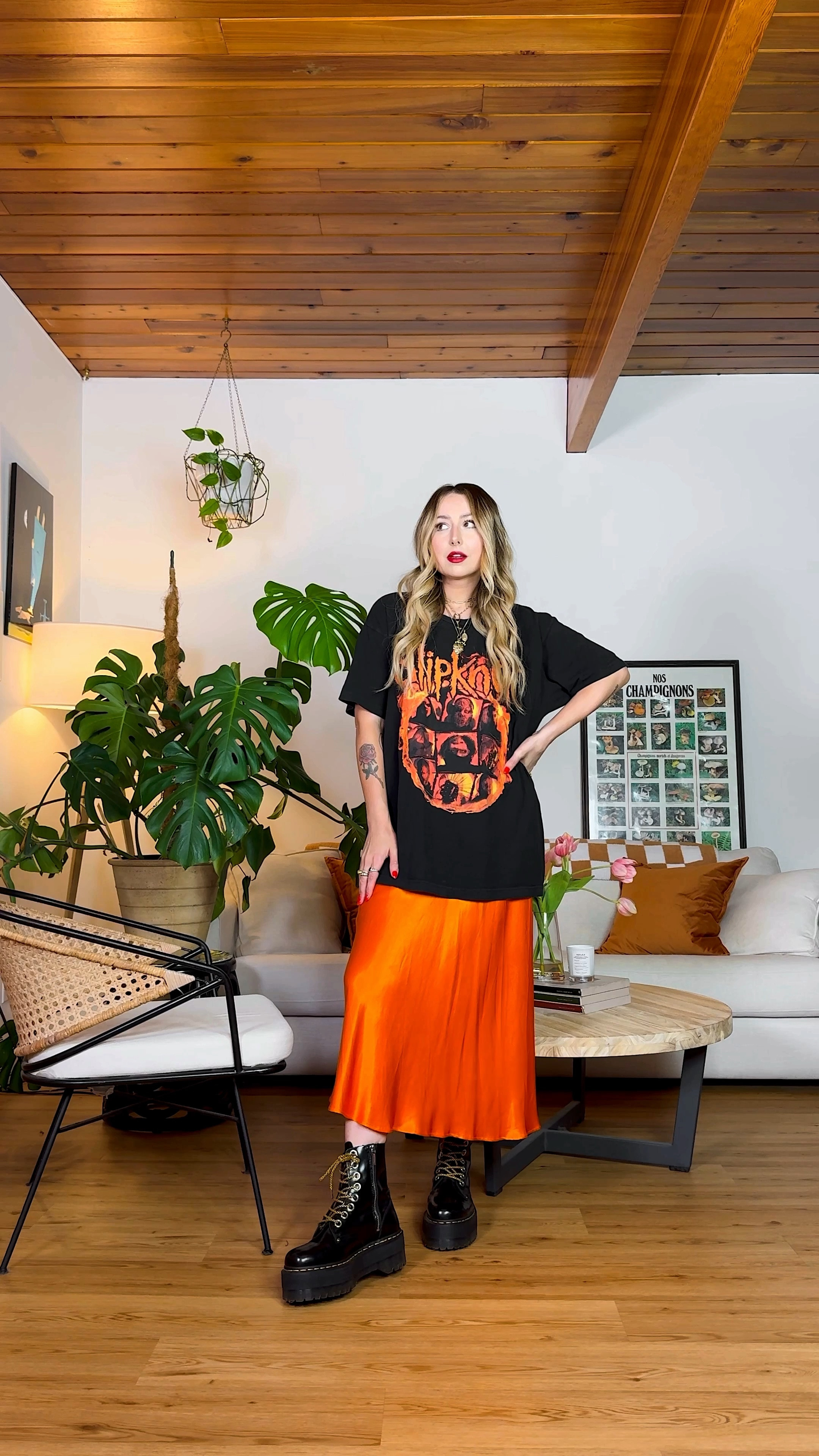 midi skirts and oversized tees forever 🧡

#LTKstyletip #LTKVideo #LTKshoecrush