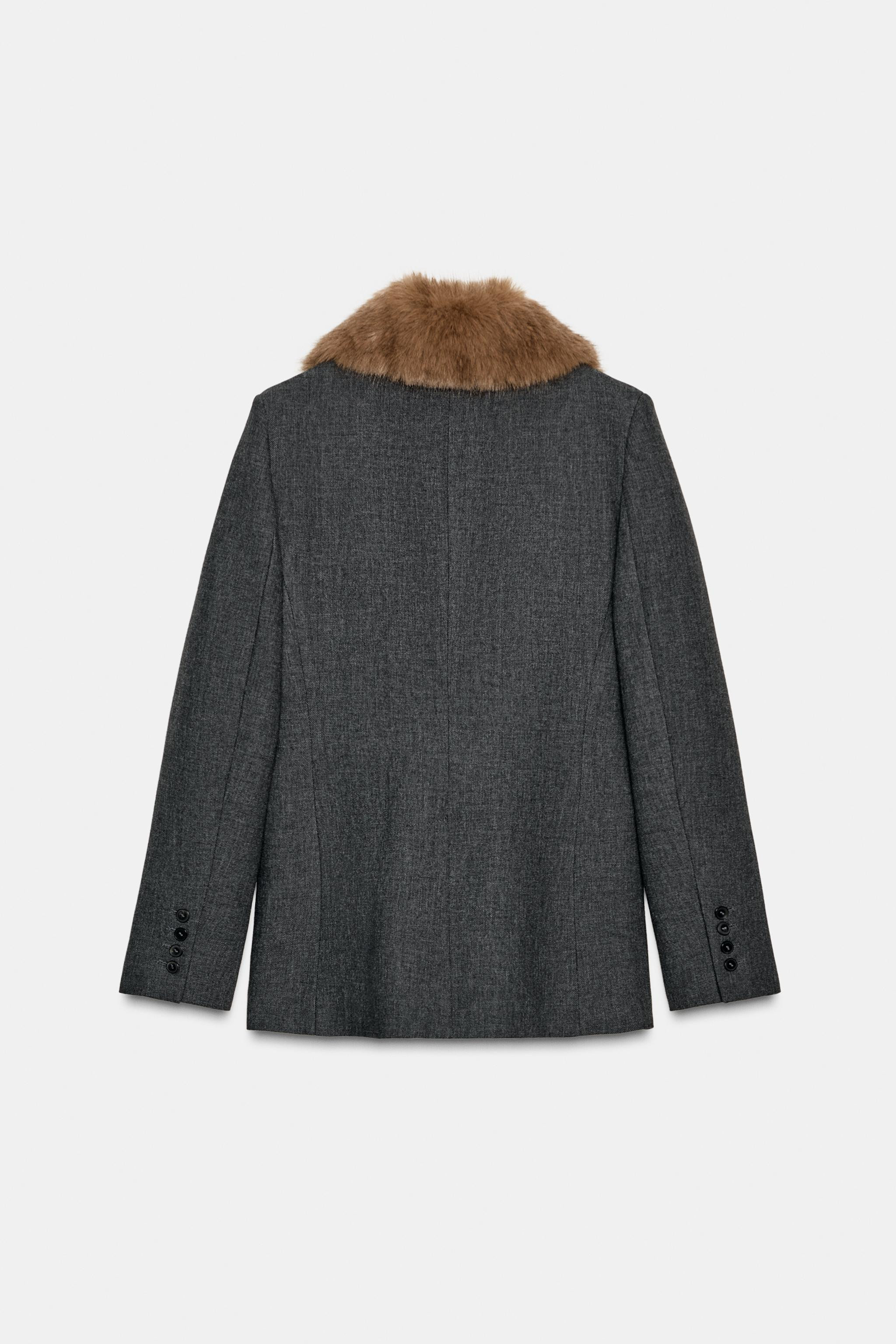 TAILLIERTER BLAZER MIT KRAGEN IN FELL-OPTIK ZW COLLECTION | Zara DE