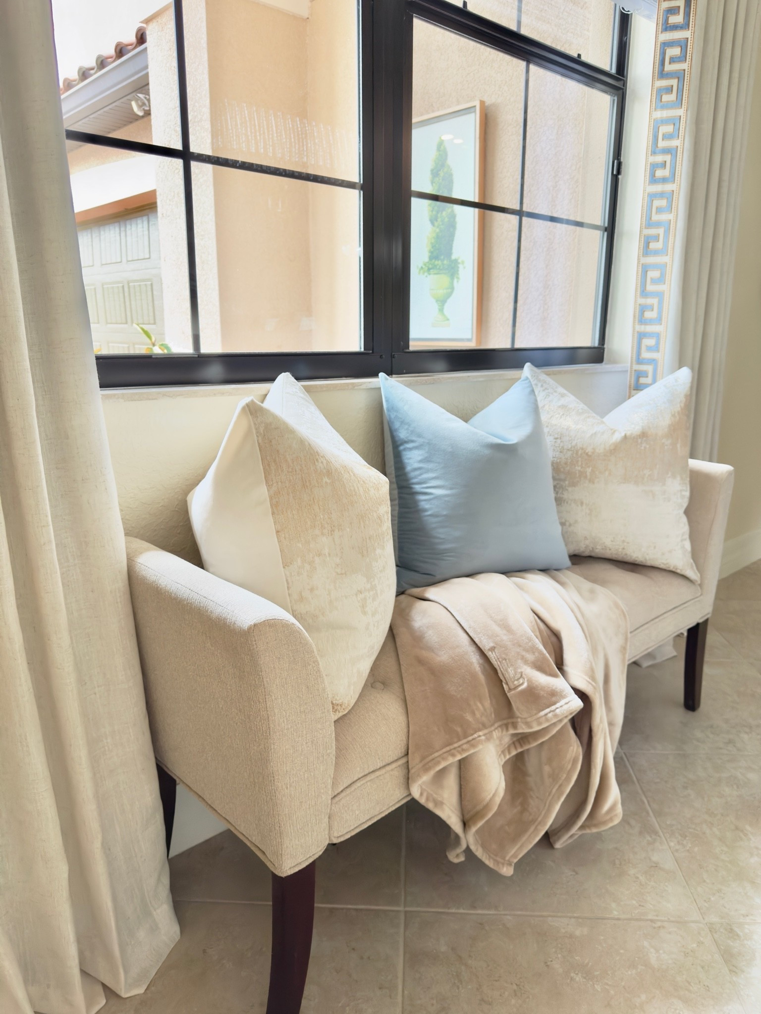 Elevate every space in your home with beautiful & affordable throw pillow covers from Amazon!🩵🤍

Cozy Nook | Decorative Pillow Covers | Home Decor | Blue Decor | Modern Coastal Decor | Transitional Decor

#LTKHome #LTKSeasonal