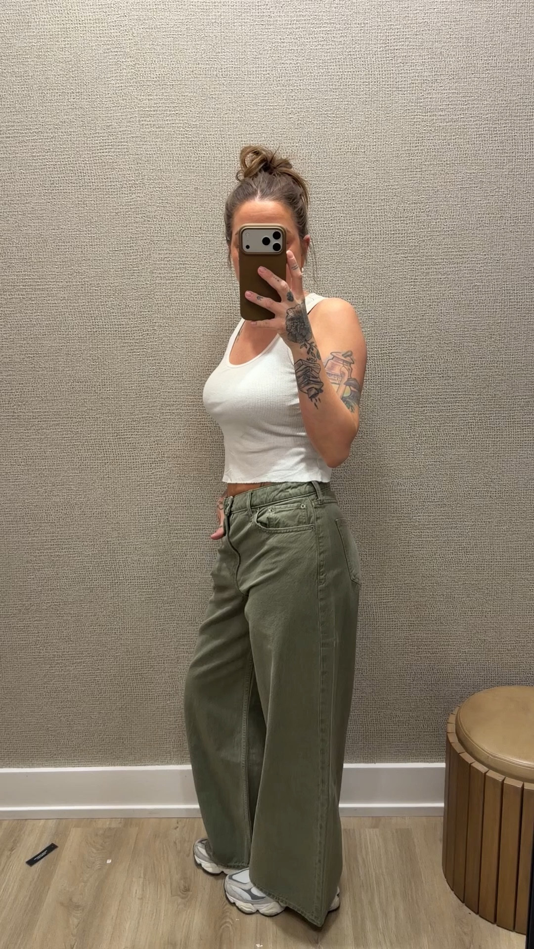 i love these !!!! i went a little baggier cause i like the vibe - im in a 27 SHORT here (they definitely run long imo, im usually a regular) — the sickest color! 

15% off almost everything or 20% off 3+ items right now at @abercrombie !! 