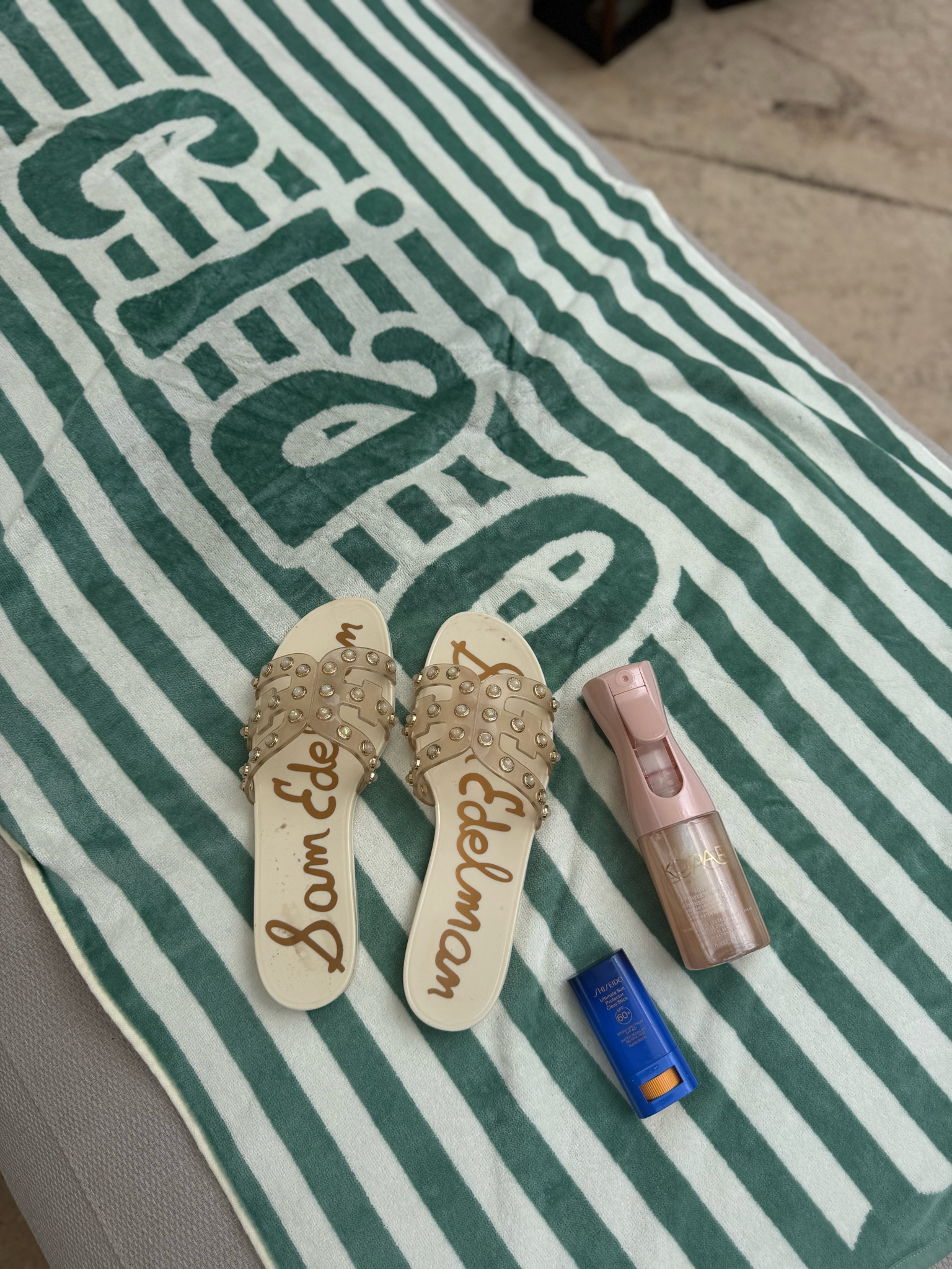 Pool Day

#LTKmomlife #LTKgrwm #LTKSwim