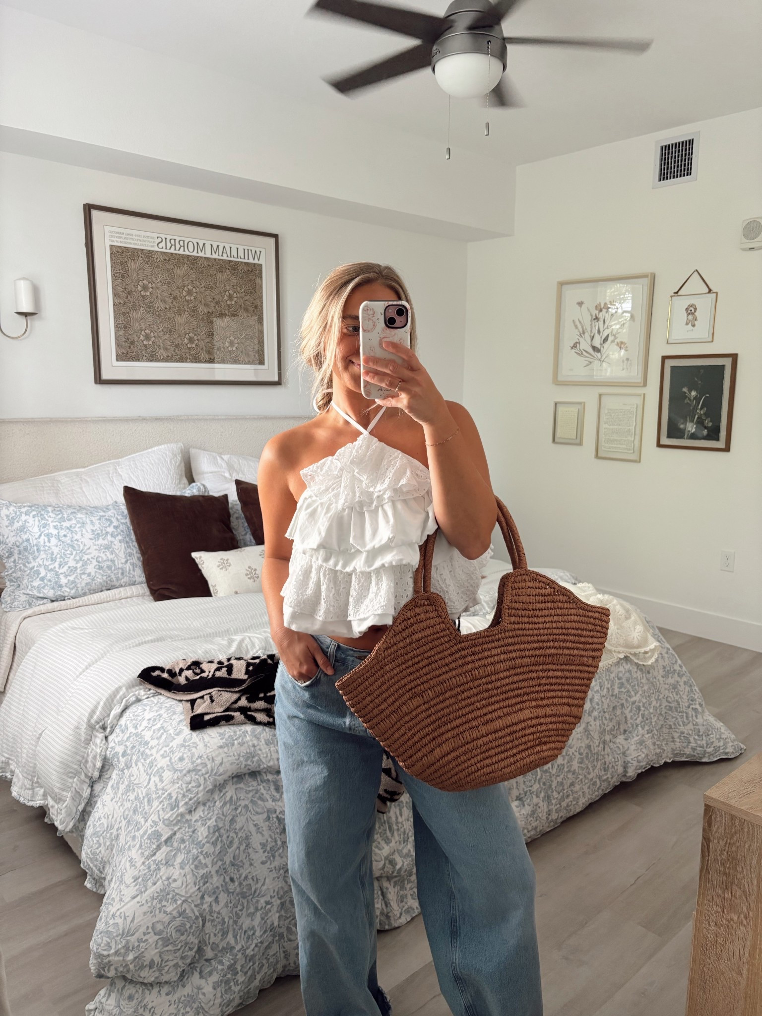 @Zara Top + Agolde Jeans + H&M bag 

#LTKootd #LTKdayinmylife #LTKgrwm