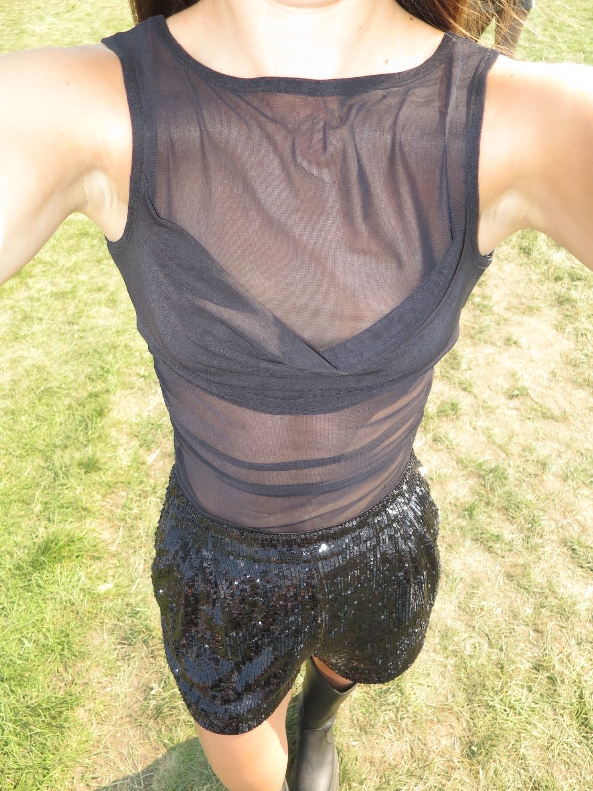 Olivia Rodrigo Outfit 
💜🎤🌃🪩🕺