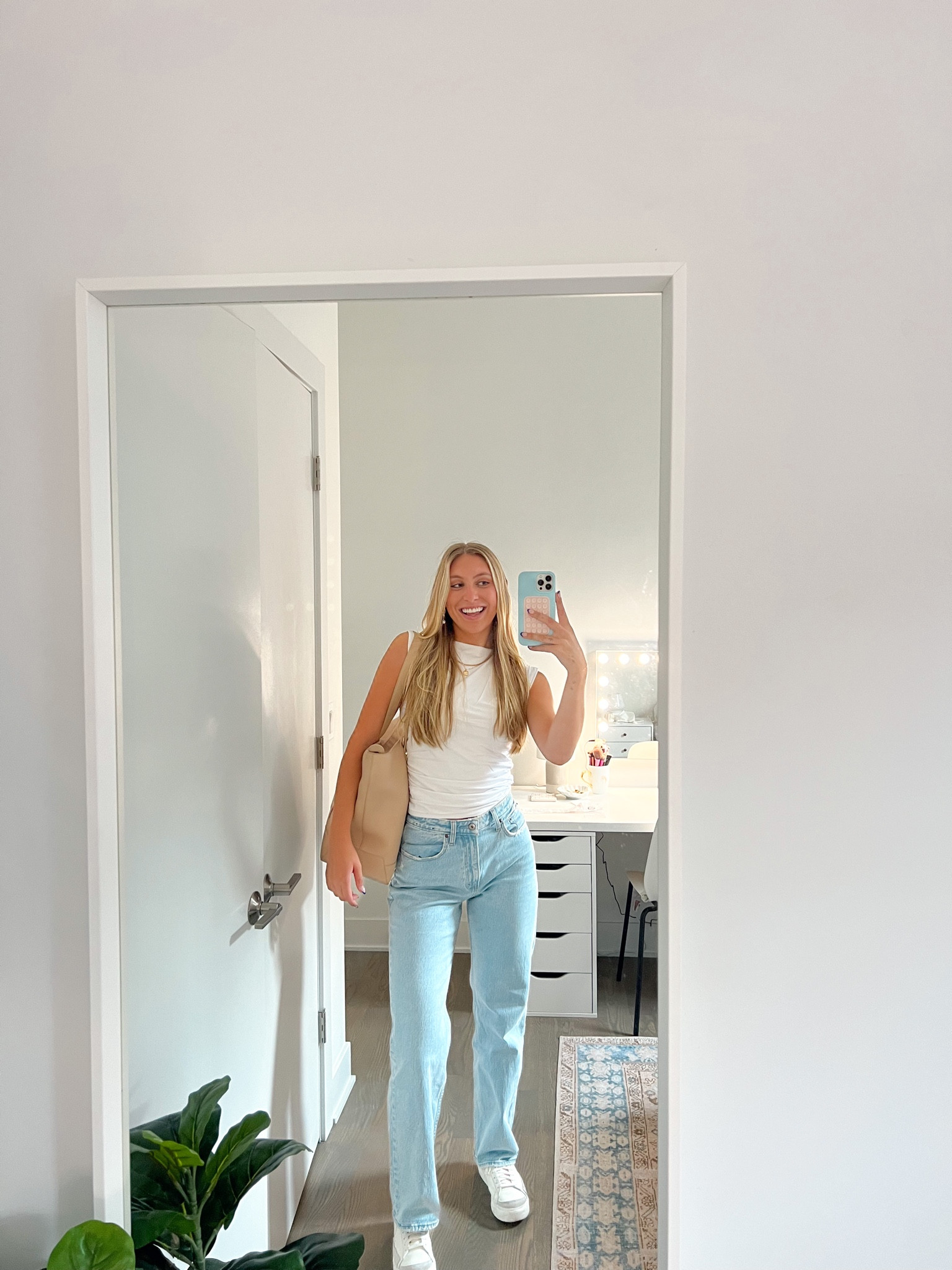 simple but comfy & cute work for 🕊️
top: size small
jeans: size 2
