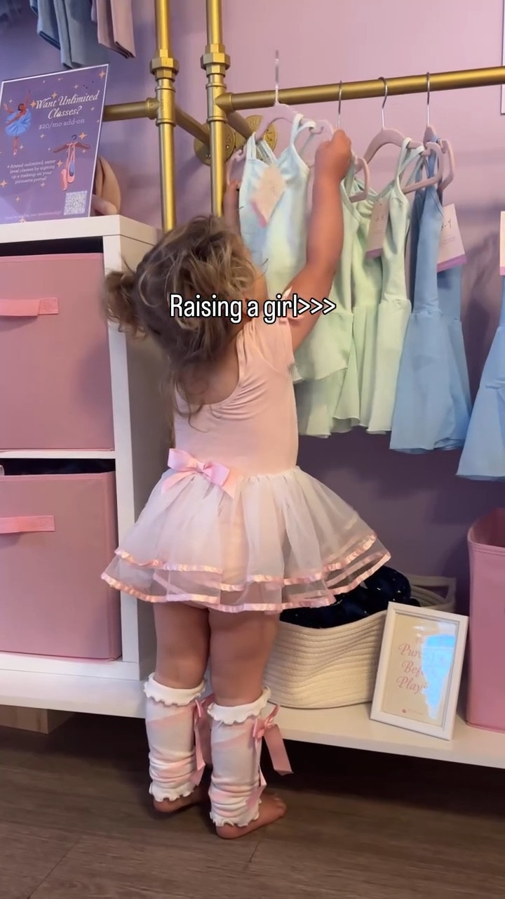 Raising a girl 🥹🥹

#toddlerballet #tutuschool #ballet #girlmom #raisinggirls