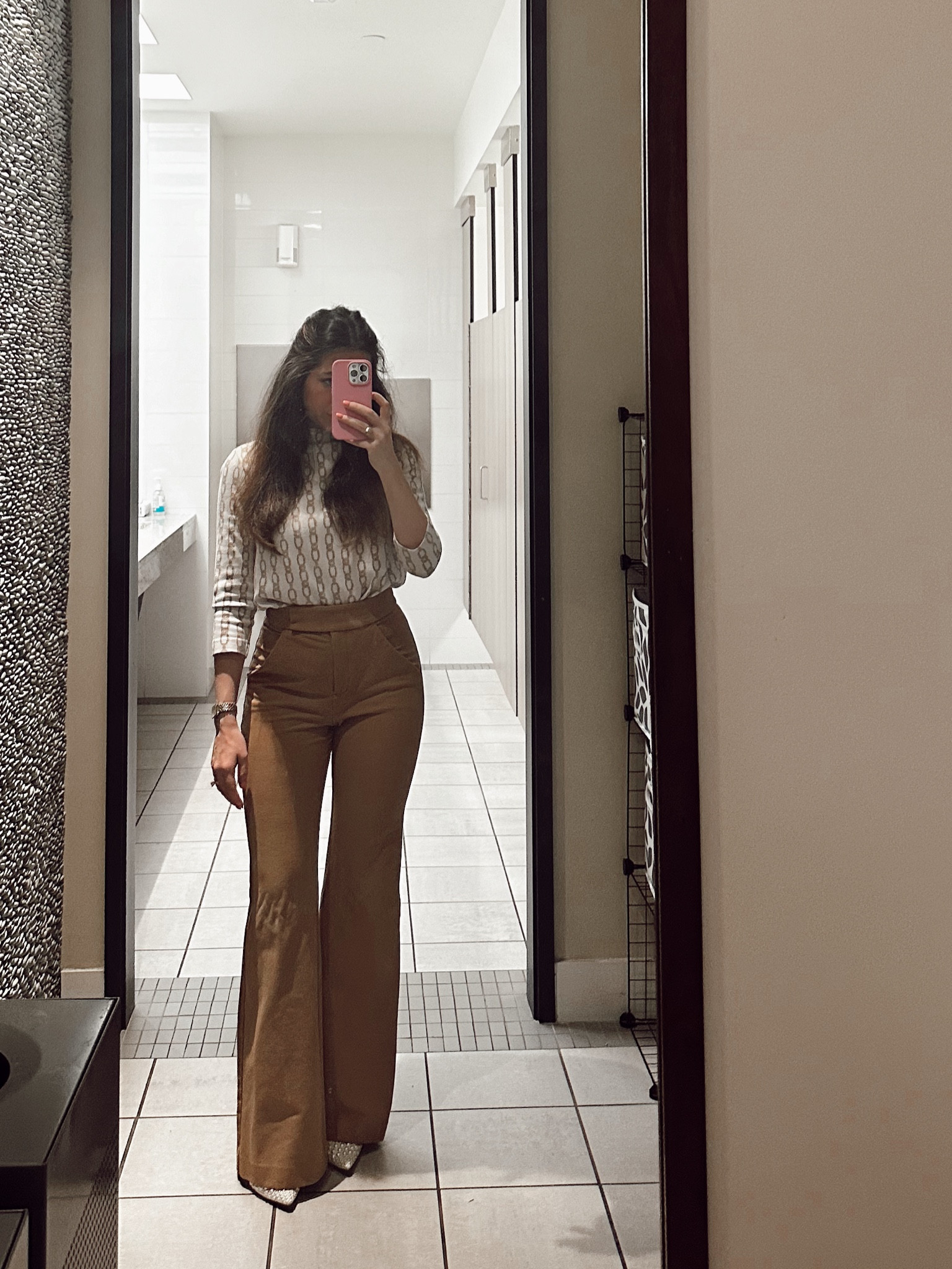 Super comfy flattering high waisted trousers / bootcut work pants! On sale; stretchy material :) 


#LTKworkwear #LTKsalealert #LTKfindsunder100