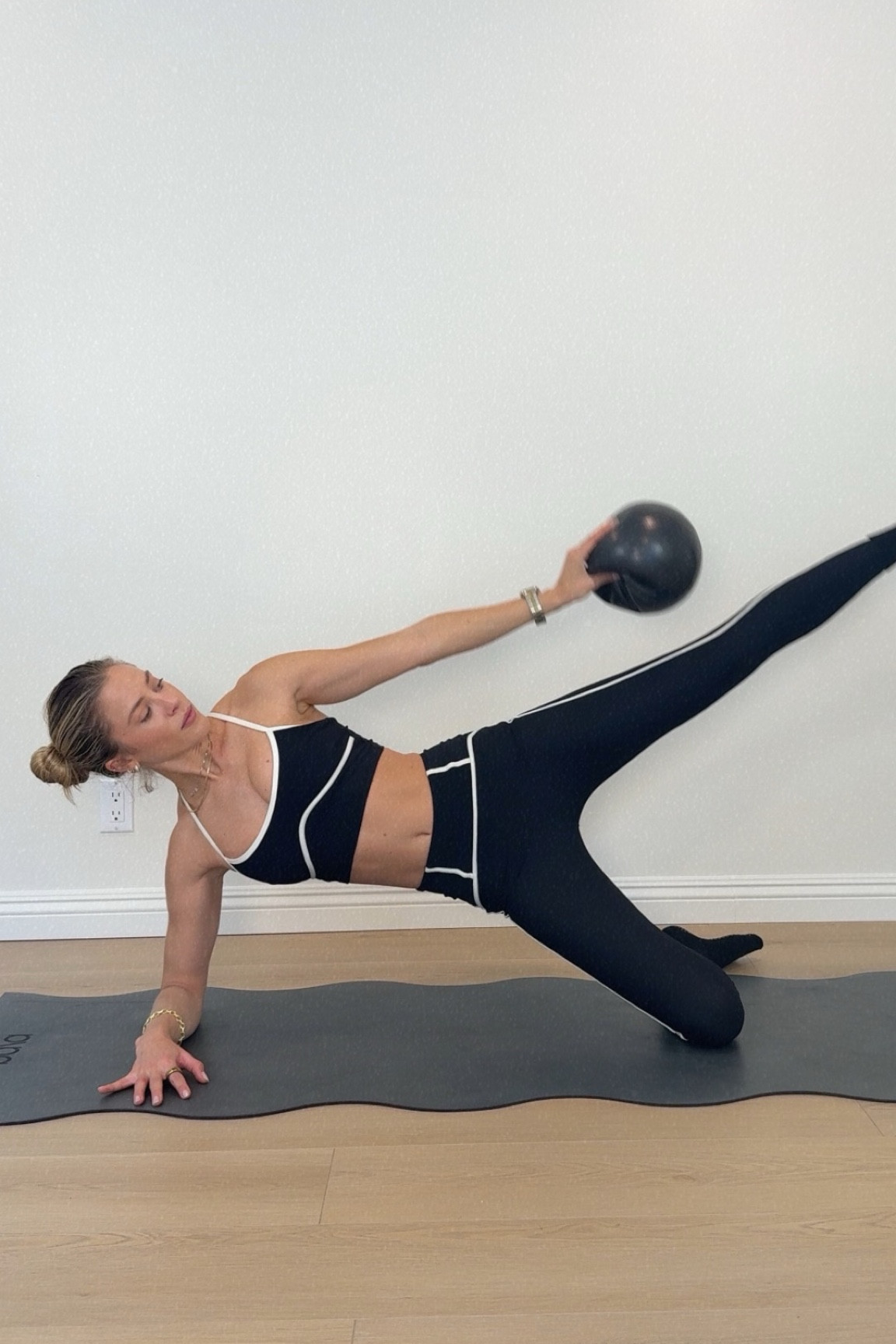 Black and white workout set 

#LTKActive #LTKFitness #LTKStyleTip