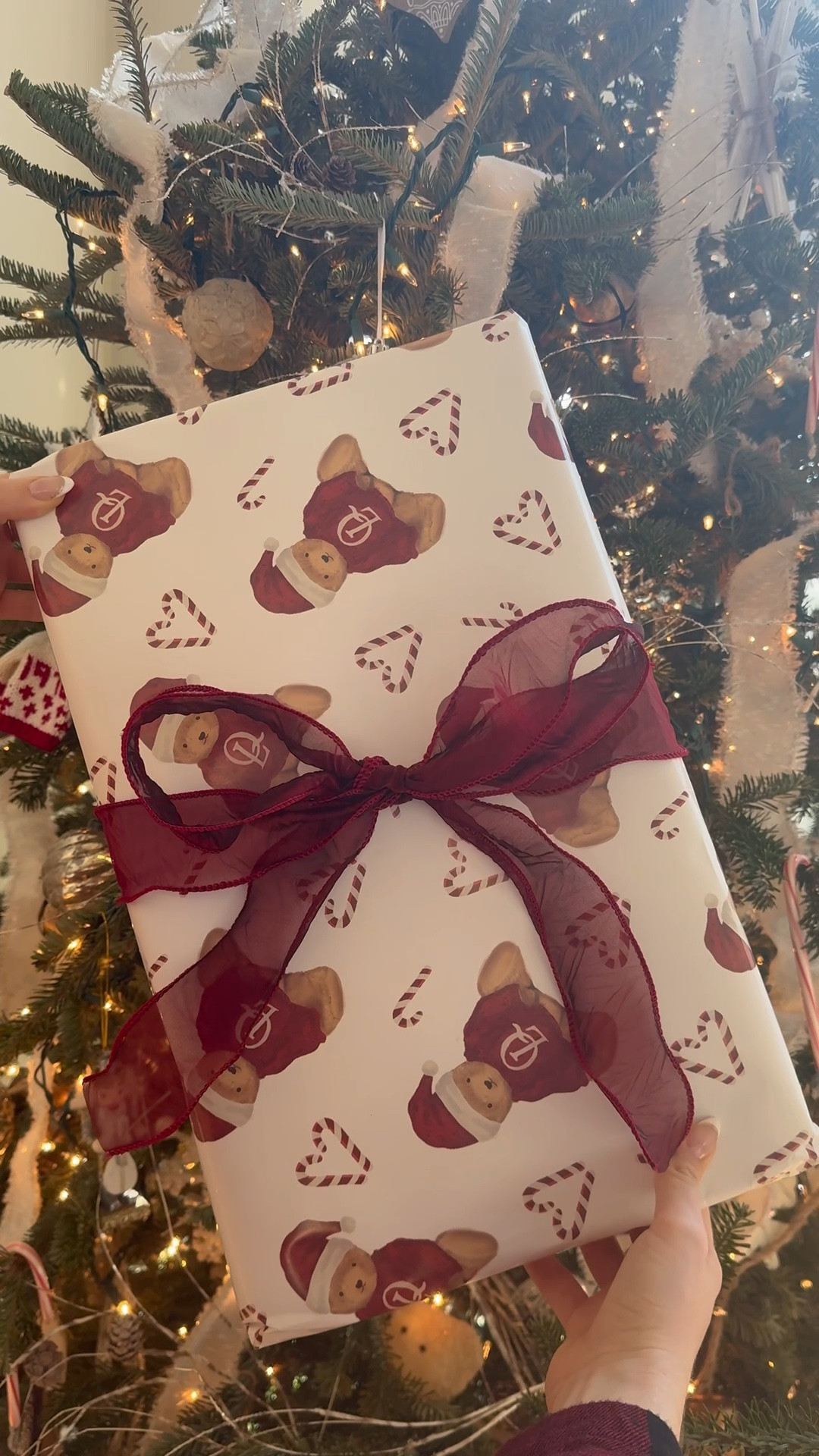 Teddy bear wrapping paper🧸🎁 from London Penny, but I’ve linked similar options!

#LTKGiftGuide #LTKHoliday