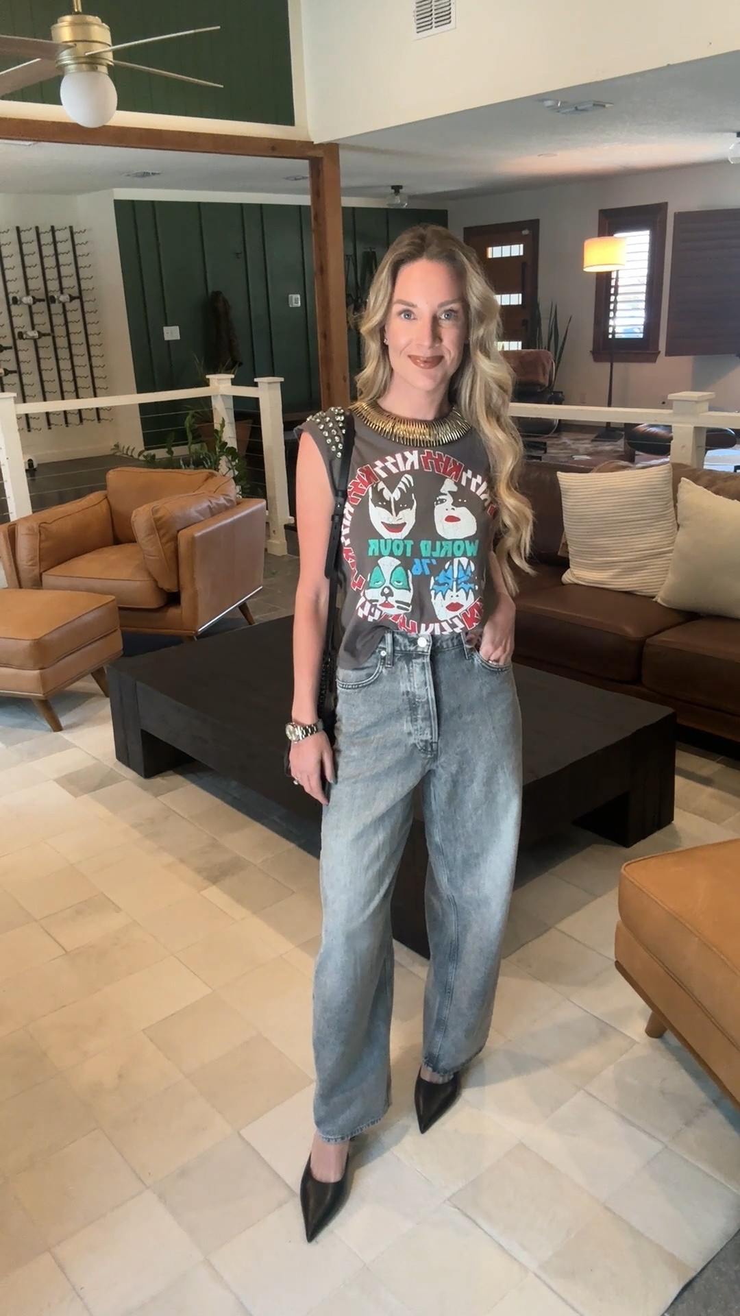 The COOLEST graphic Tee ! 
Top: XS/S 
Jeans: 24 ( old GRLFRND jeans but linked similar) 


#LTKvlog #LTKootd #LTKgrwm