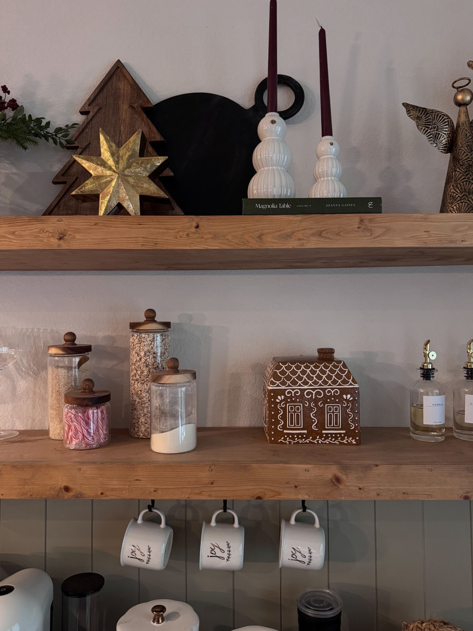 Cute gingerbread house find from kohls! 😍

Christmas home decor // shelf styling 

#LTKHome #LTKHoliday