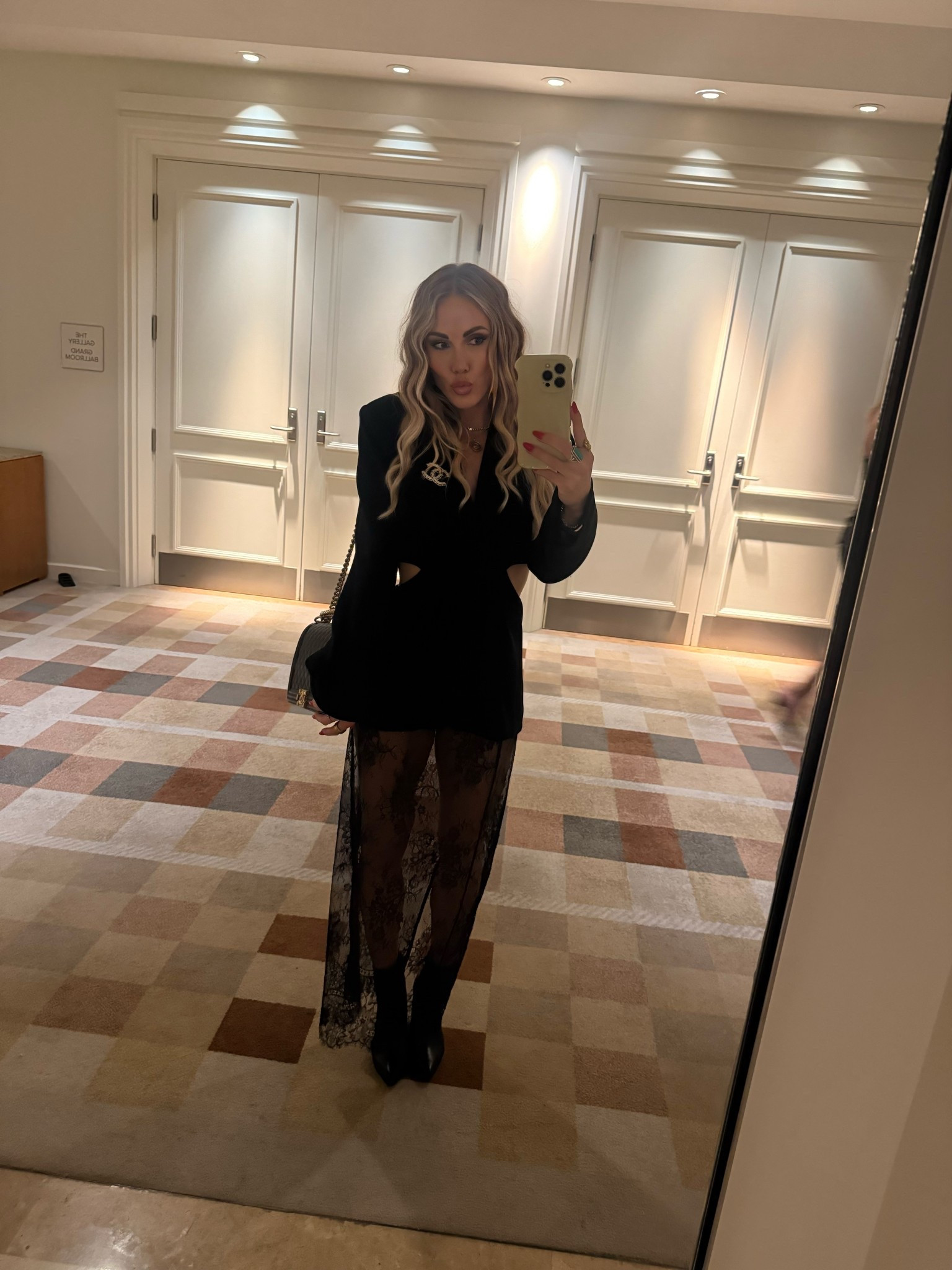 Ashley Simpson inspired 🖤🕷️🕸️ #blazeroutfit #laceskirt #oversizedblazer #hairextensionstyles #jairwaver #easyhair
 

#LTKPetite #LTKParties #LTKBeauty