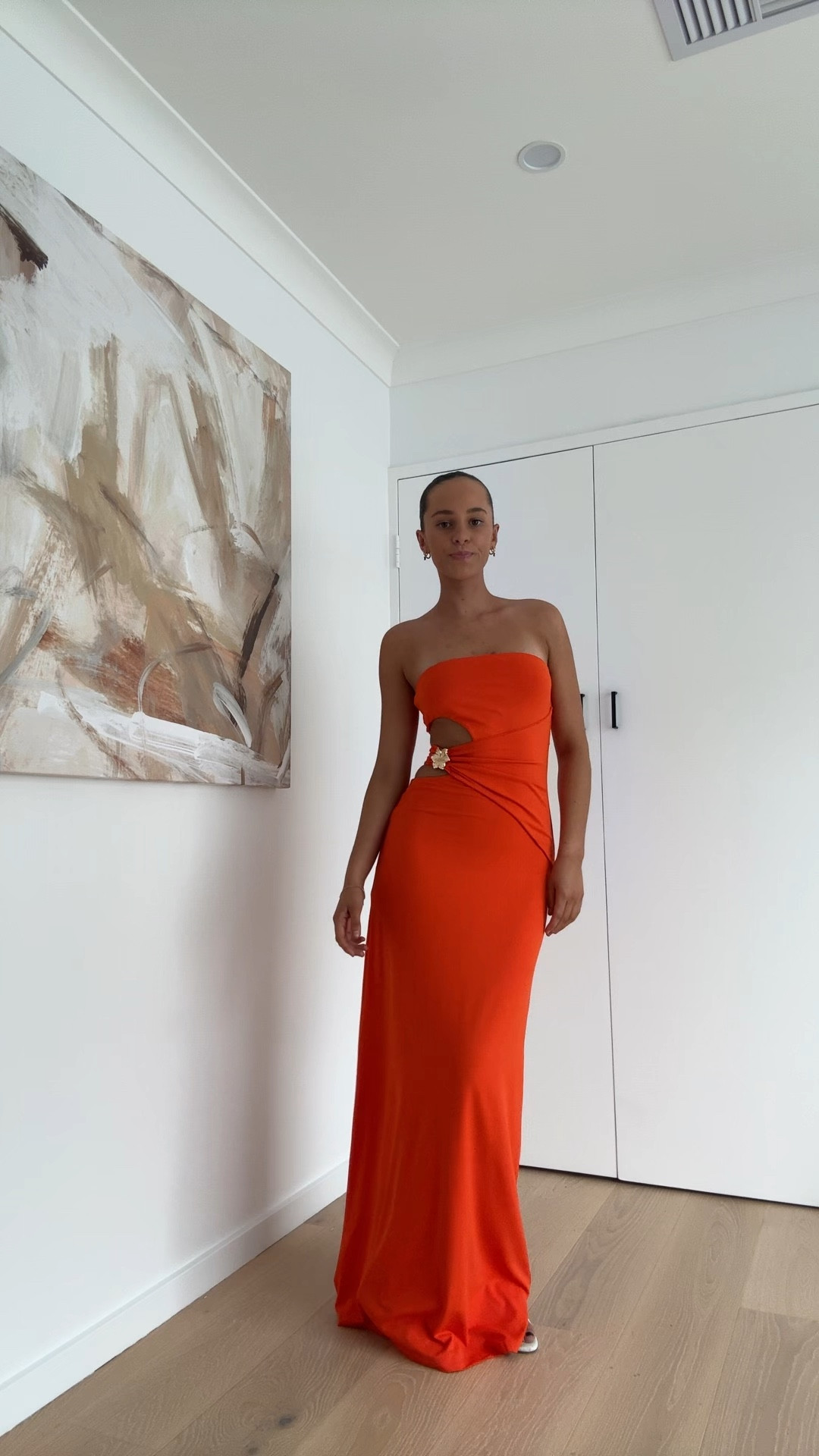 Bold in colour but clean in silhouette 🍊
This is one of those pieces that does the work for you. I’m in size 8 and it fits like a glove while still feeling relaxed and wearable 🧡
