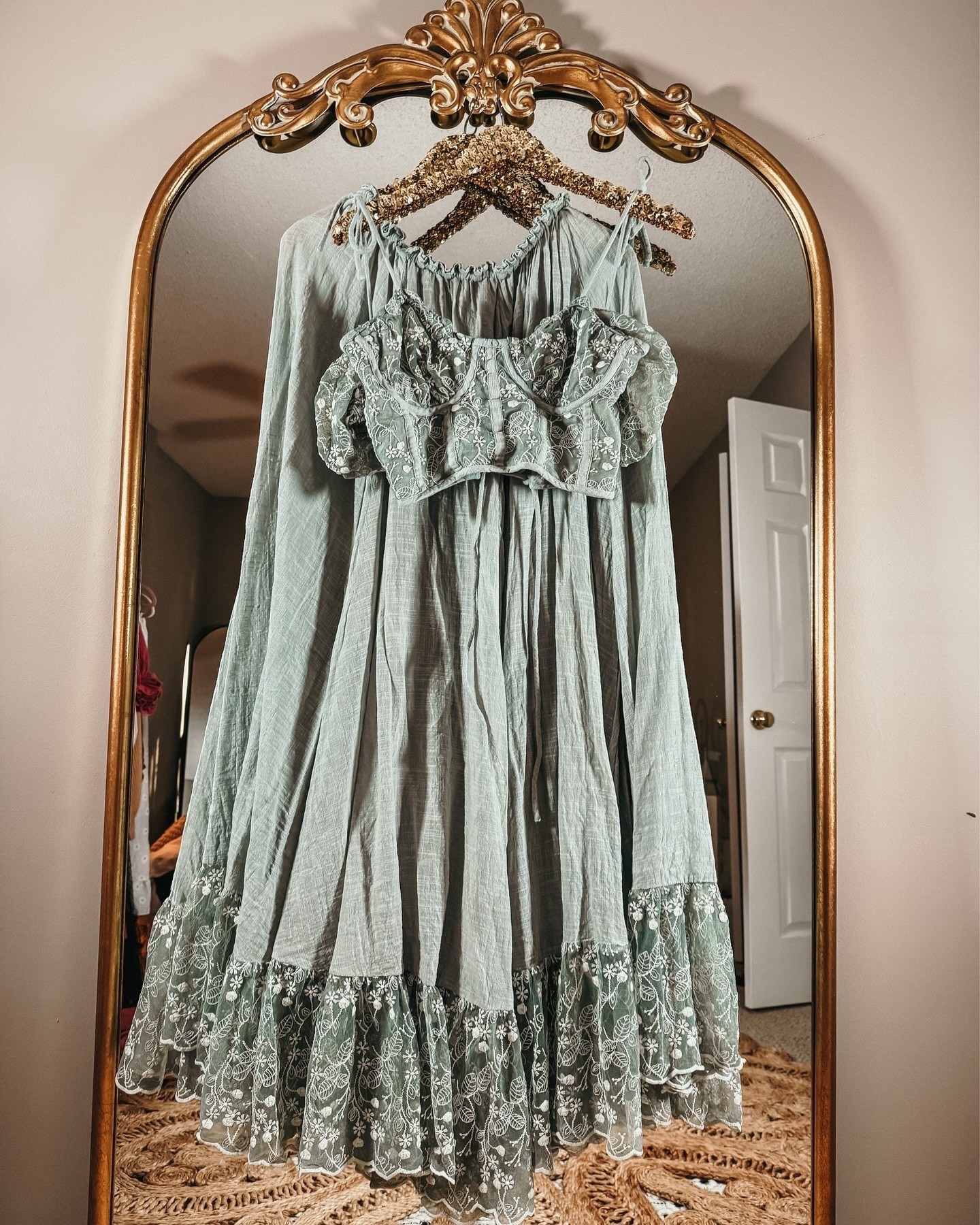 I will forever be obsessed with Reclamation dresses for Family Photoshoots. 🤗

Follow for more Family Photo Outfit Inspo! 🥰

family photoshoot, fall family photoshoot, spring family photoshoot, winter family photoshoot, summer family photoshoot

Comment SHOP below to receive a DM with the link to shop this post on my LTK ⬇ https://liketk.it/4Zomv