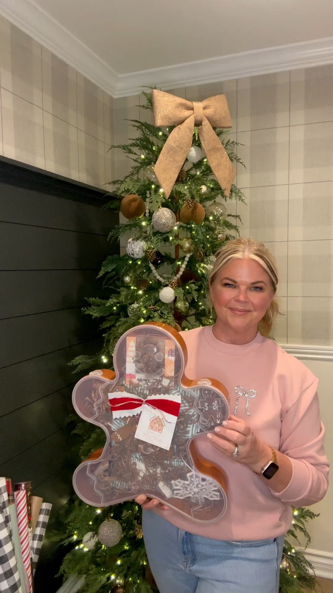 How cute is this Gingerbread Christmas gift box?! I just love the way this gift turned out. A great gift for her! Follow along for more Christmas gift ideas🎄🤎

#LTKGiftGuide #LTKHoliday #LTKSeasonal