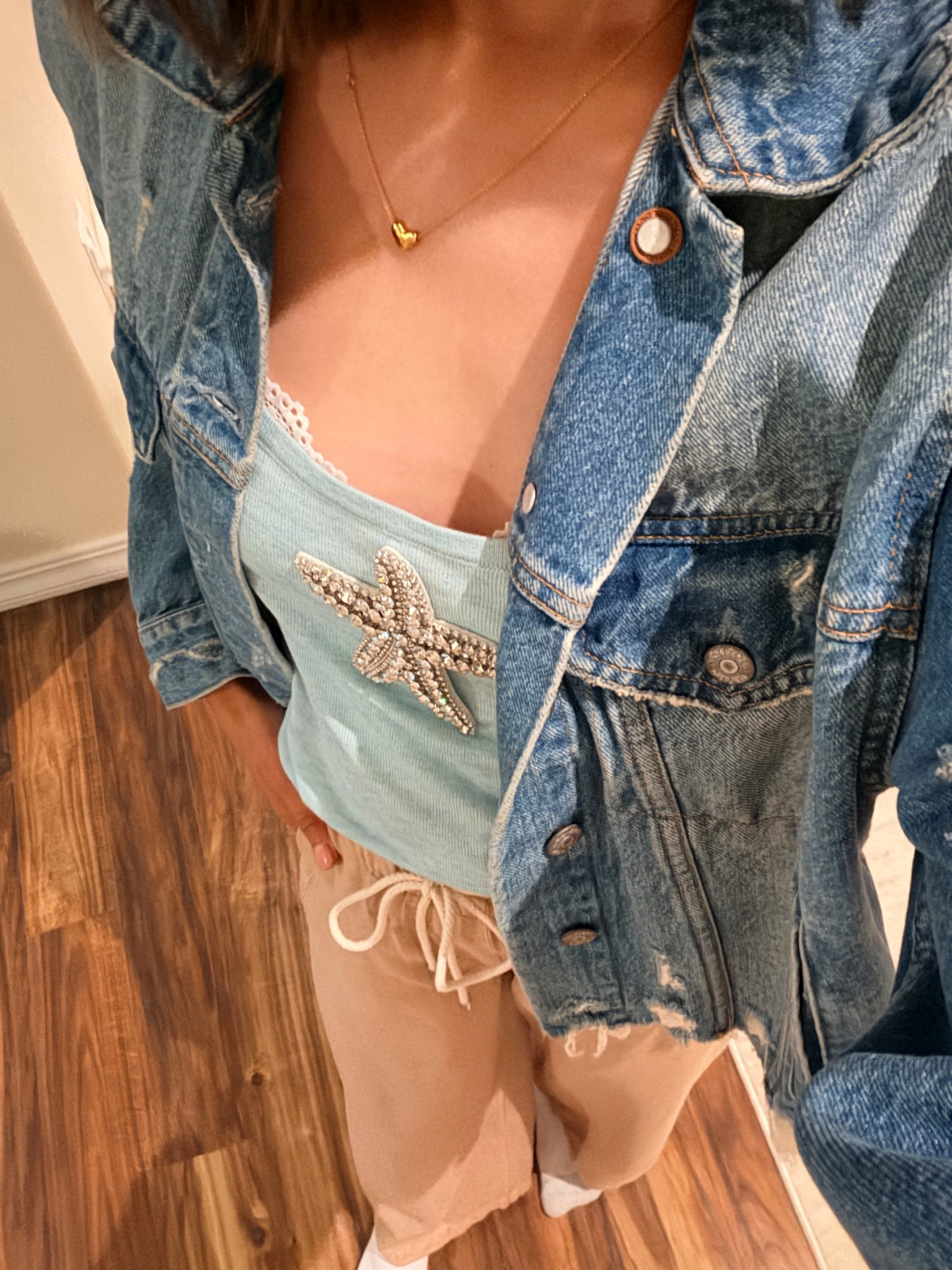 Wore this to my daughter’s sea-themed party and honestly… this might be my new formula ✨

Sea star top + lace bralette + linen wide leg pants
Comfortable, breathable, and still feels styled without overthinking

Sizing for reference:
• Top — Medium (sized up for extra length)
• Bralette — Small
• Pants — XS

Everything is easy to mix, match, and rewear—this is one of those outfits that works for real life 🤍

✨ Shop everything here