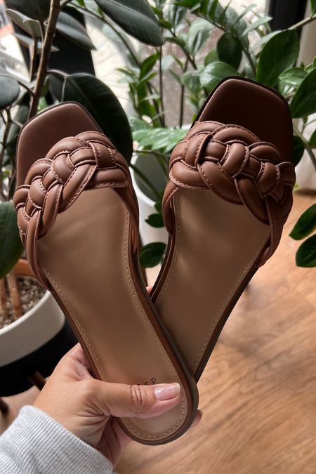The most elevated sandals I’ve ever seen at Target! 😱😍 Perfect for summer, run TTS, and this cognac colour is everythinggg.
-
Flat sandals - summer sandals - faux leather flat sandals - affordable leather sandals - A New Day sandals 

#LTKshoecrush #LTKSeasonal #LTKunder50