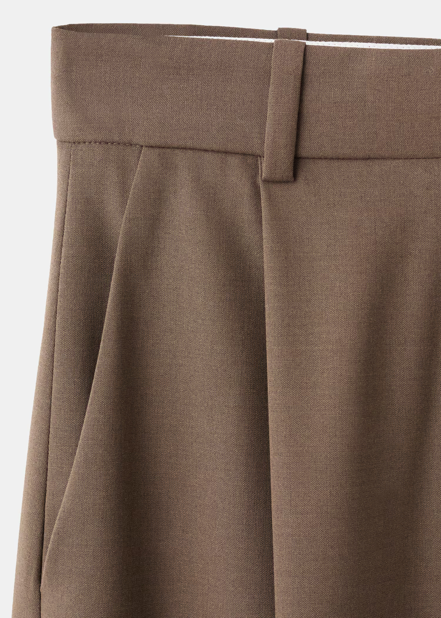 Gerade geschnittene Anzughose mit Bundfalten | Mango EU