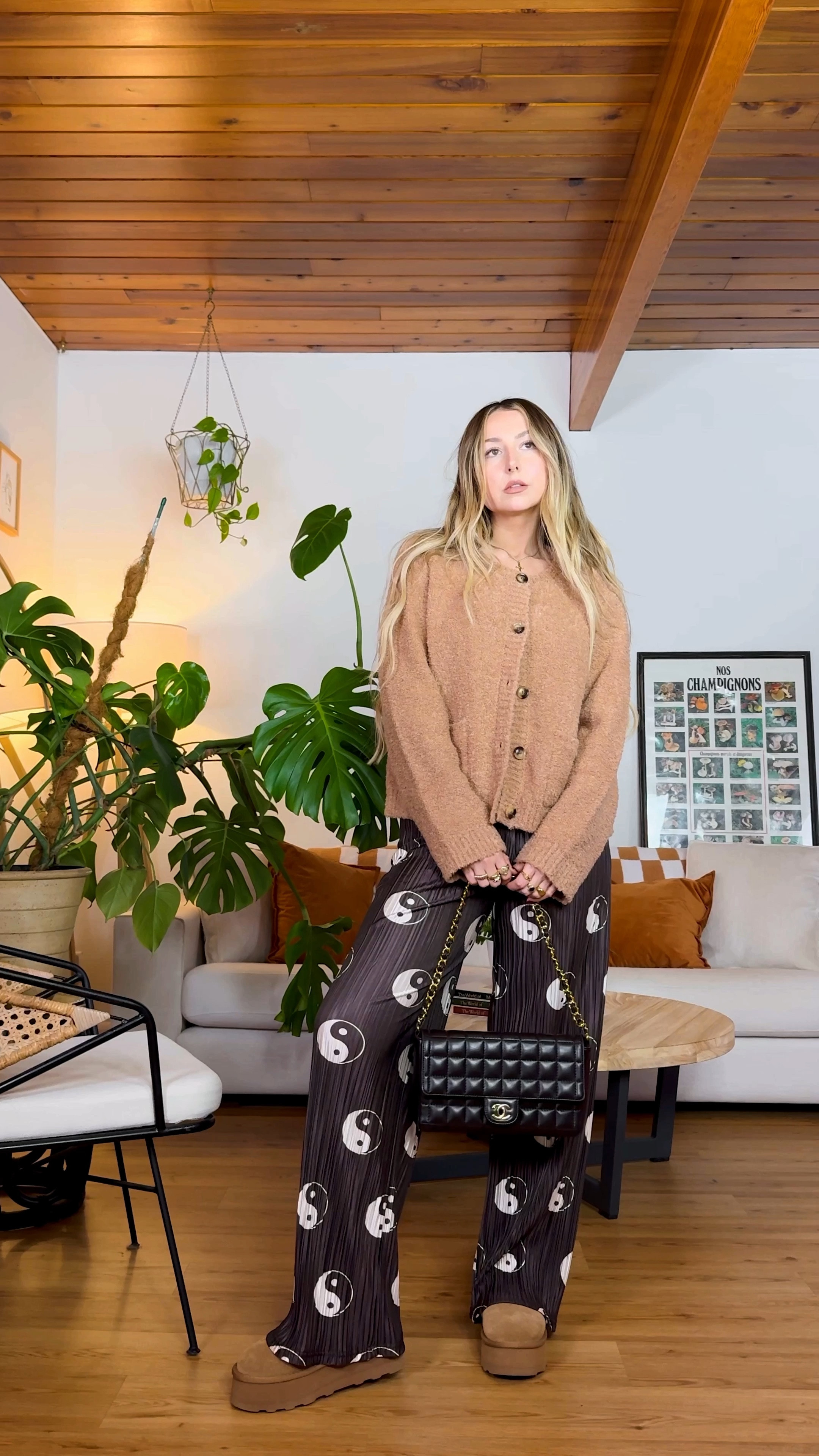 Wearing a size M in both pieces! I have a 28” waist for reference 🤎🧸 Both are on sale right now too!



#LTKWatchNow #LTKCyberWeek #LTKSaleAlert