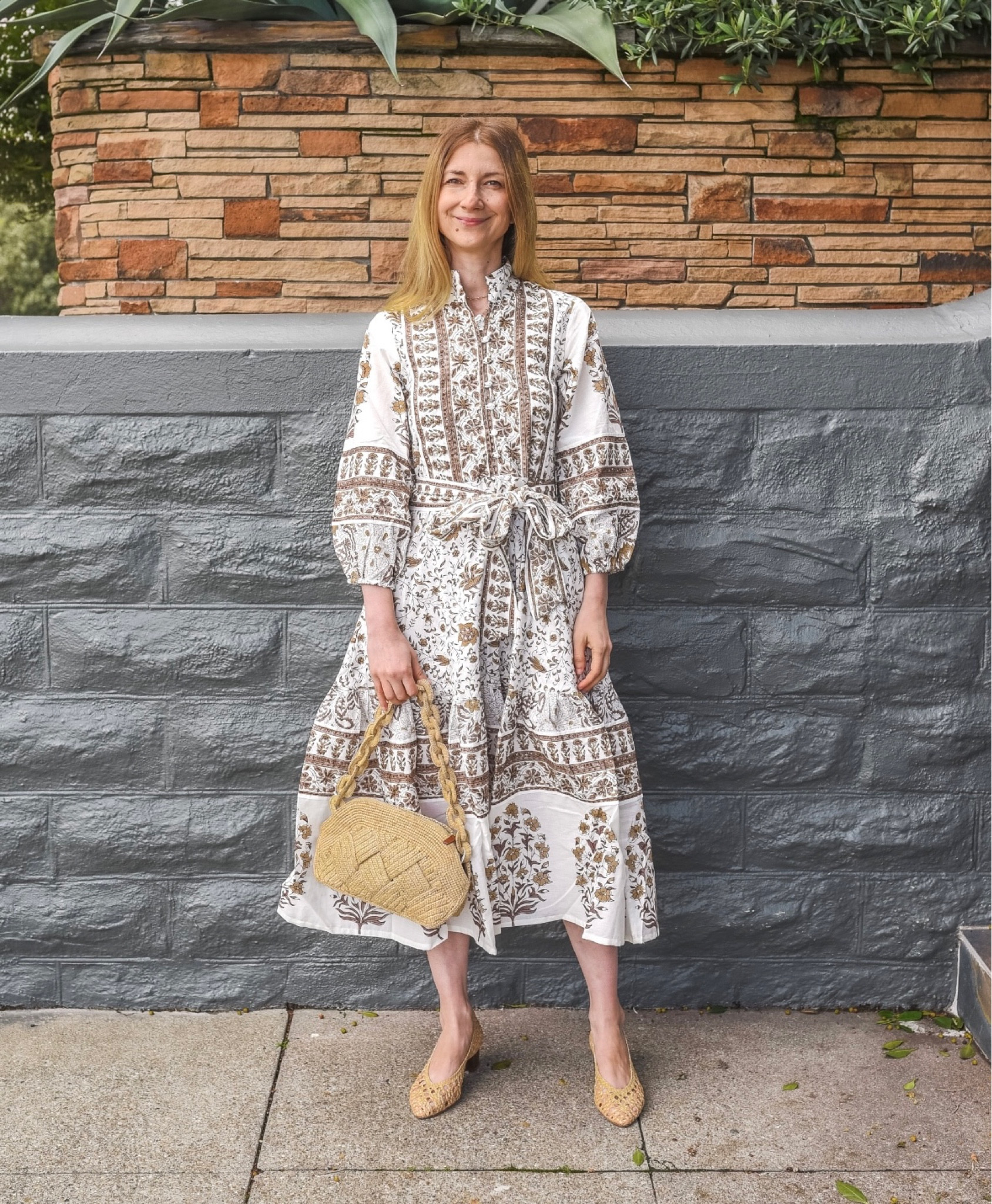 Beautiful floral midi dress with pockets. Perfect for everyday and for events. It has pockets! 