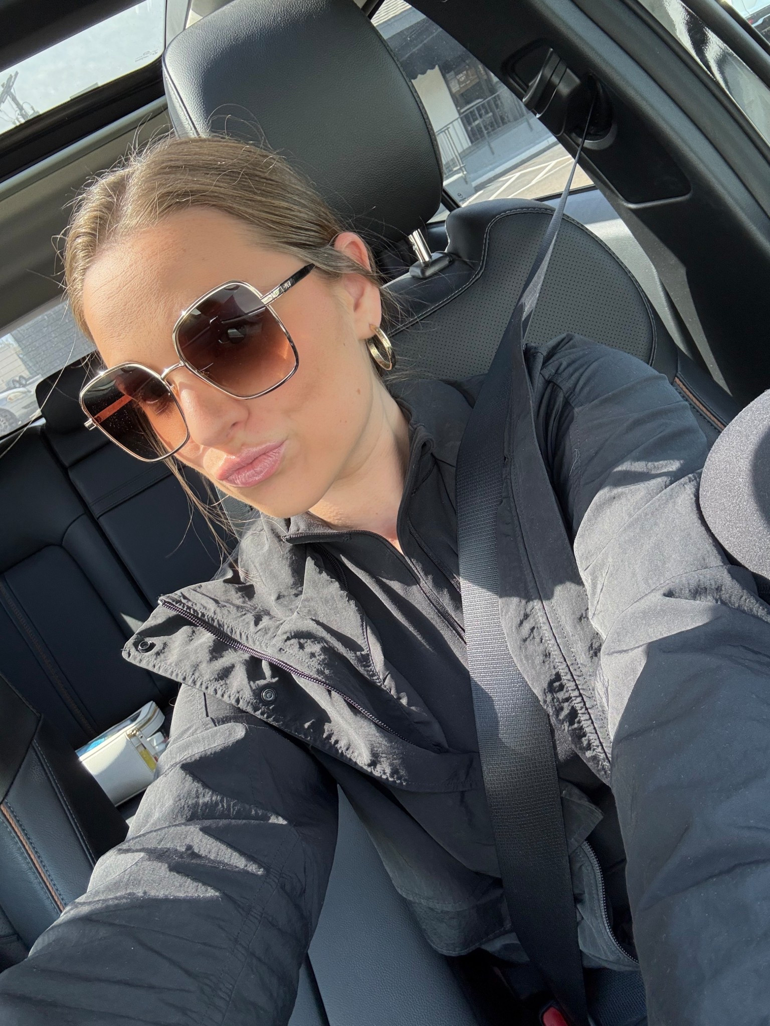 Monday Vibesss!! 

Jacket (size small)
Long Sleeve (size 6)
Leggings (size 6)