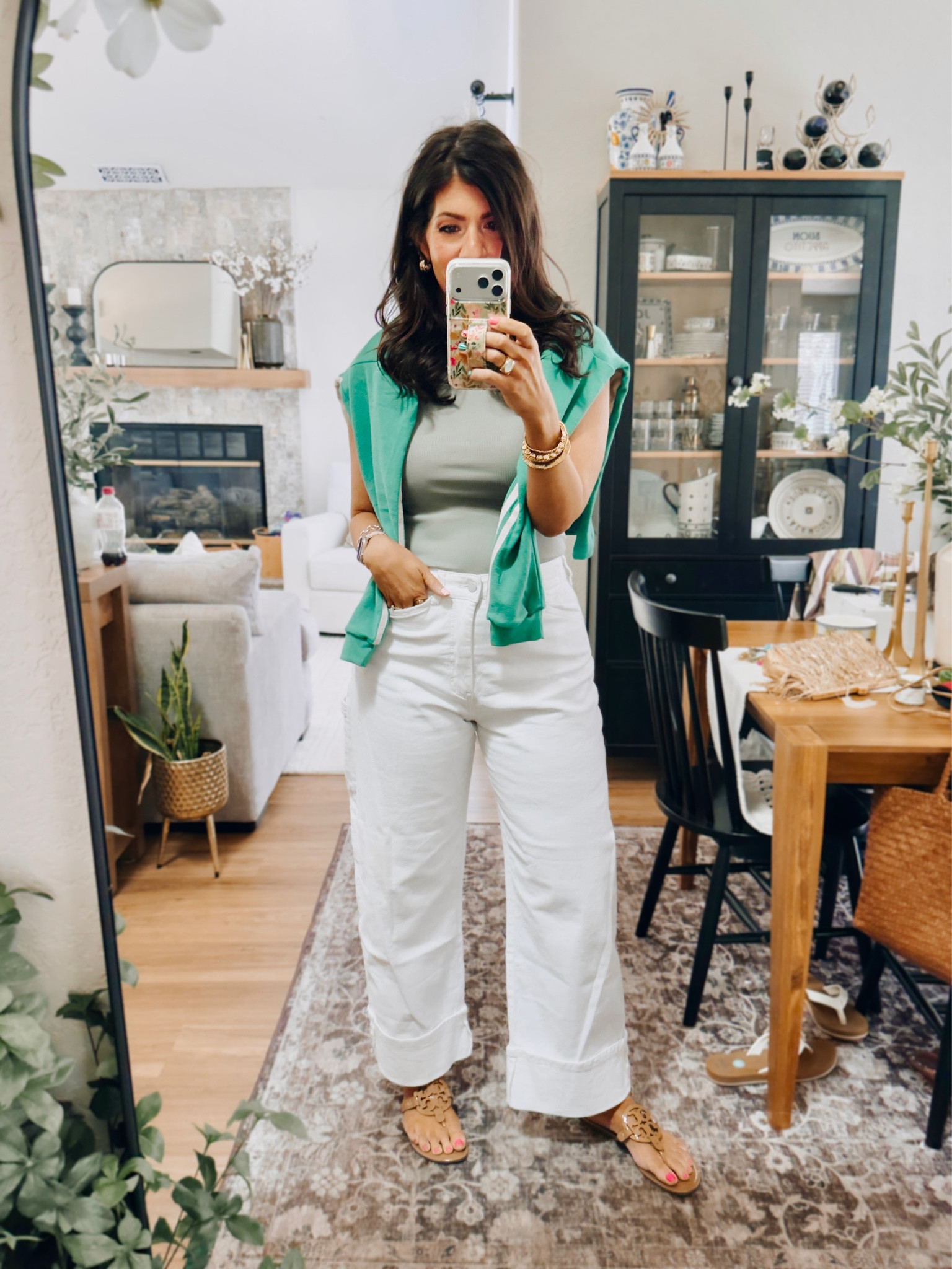 In a medium tank 
 28 tall white jeans (size down) code meghan20

#LTKSaleAlert #LTKMidsize #LTKTall